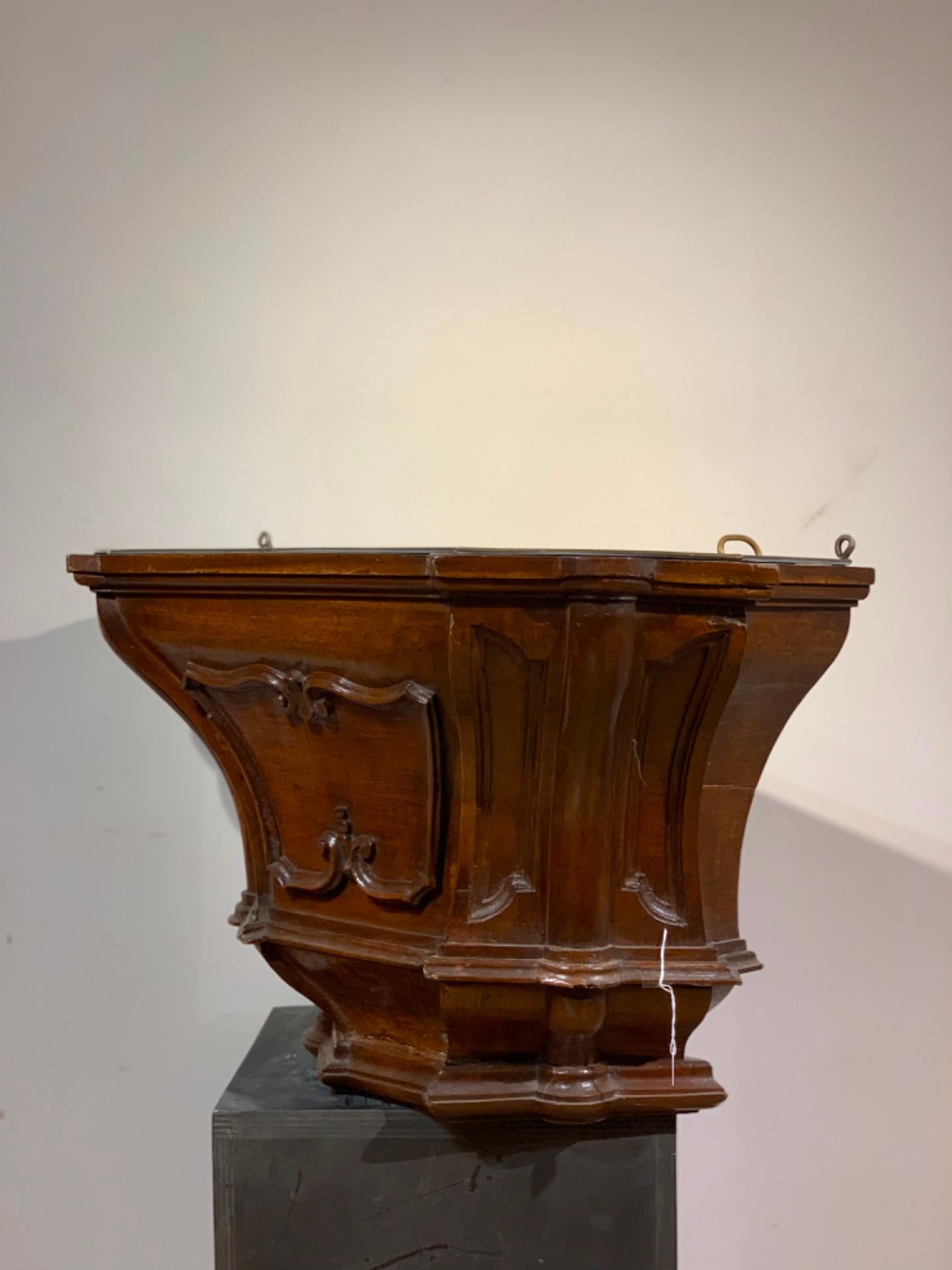 Late 18th Century Venice Walnut Wall Planter For Sale 1