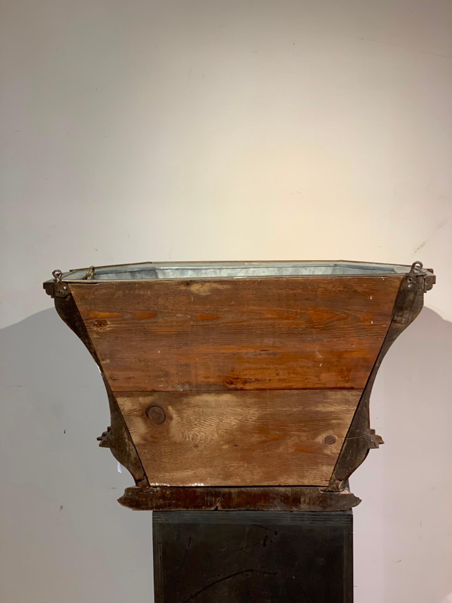 Late 18th Century Venice Walnut Wall Planter For Sale 2