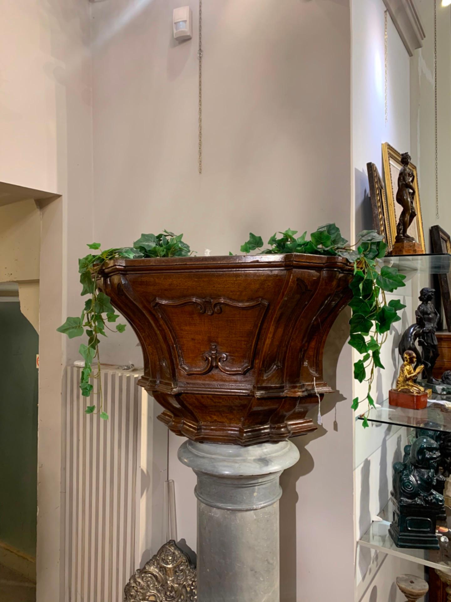 Late 18th Century Venice Walnut Wall Planter For Sale 4