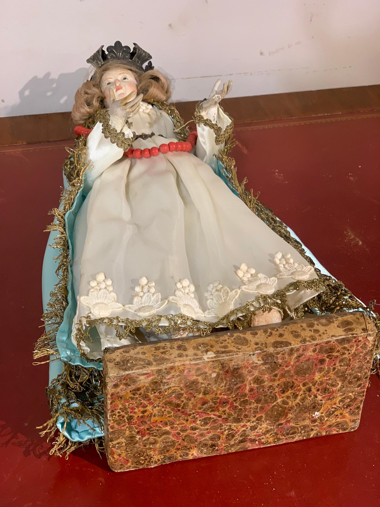 Fin du XVIIIe siècle, Vierge votive en vente 5