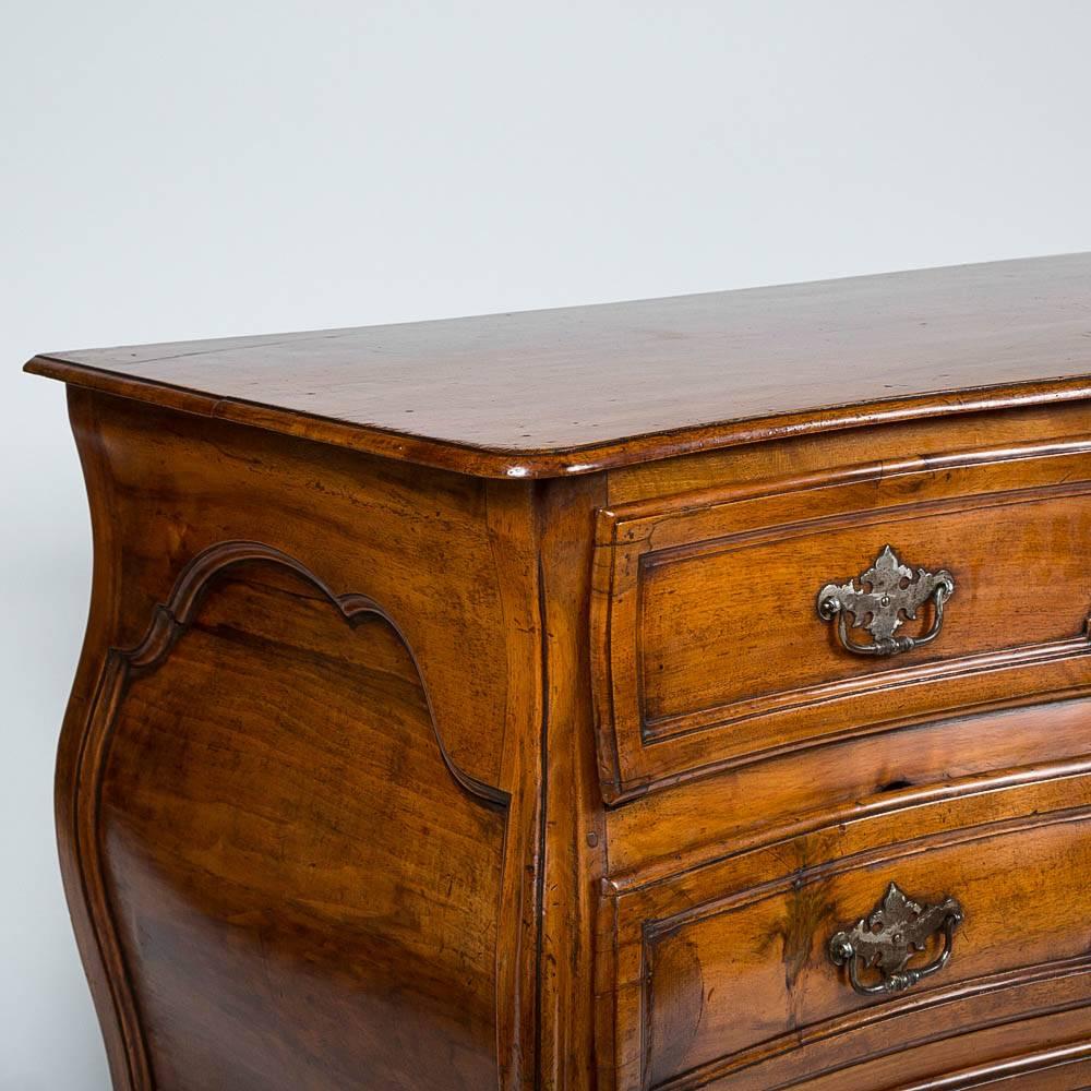 Late 18th Century Walnut Bombé Commode For Sale 3