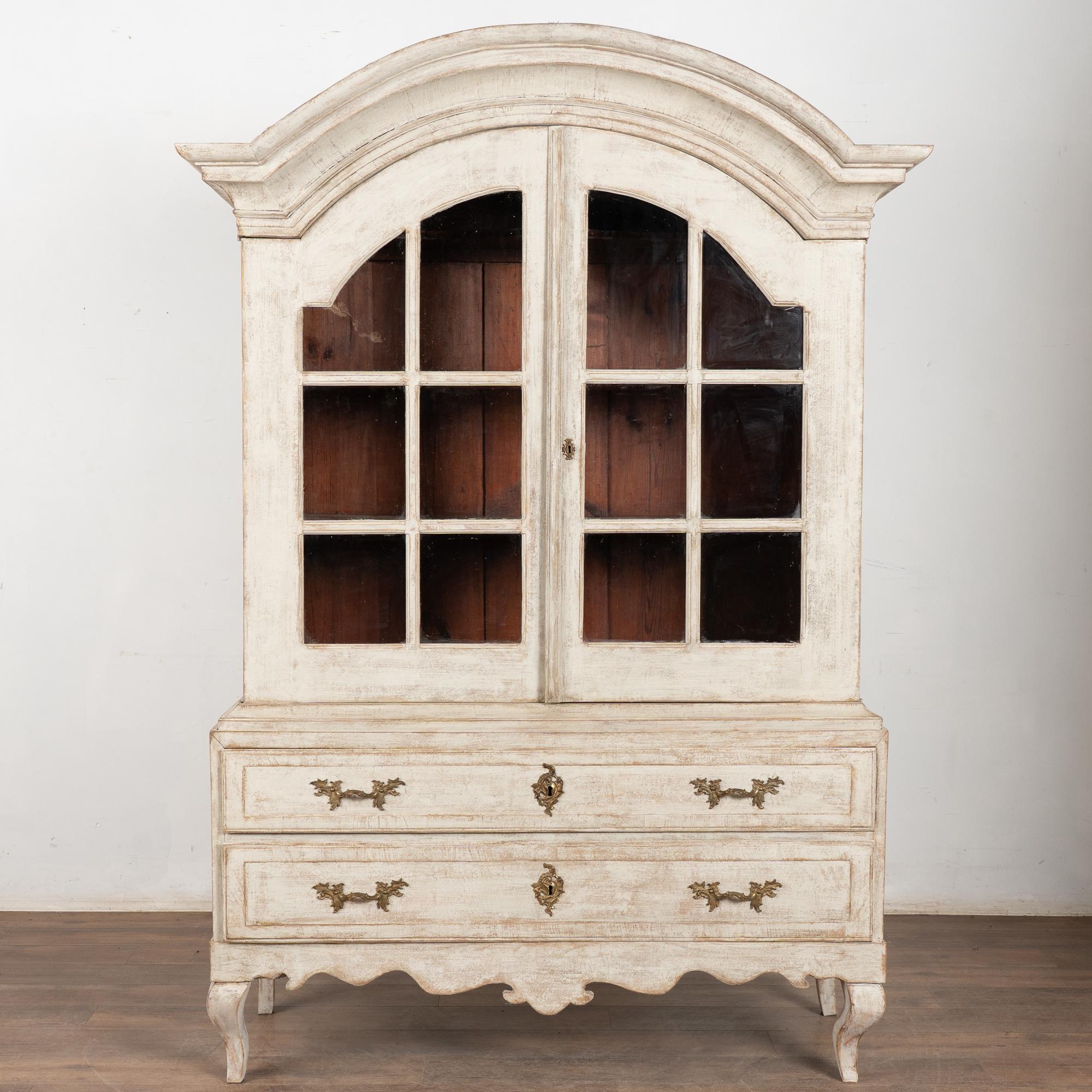 Svedese Vetrina in pino svedese bianco della fine del XVIII secolo in vendita