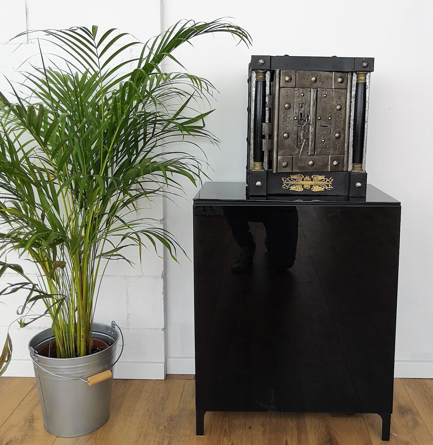 Northern Italian antique safe with all-around hobnails, dated circa 1790-1820, probably from the Piedmont region that features amazing Empire-style columns with golden details and decorations as well as beautiful burin incisions, a typical handmade