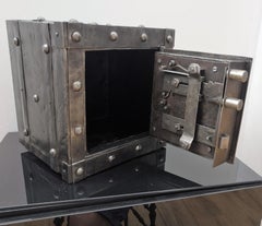 Spätes 18. Jahrhundert Schmiedeeisen Italienische Antike Hobnail Nieten Safe Tresor