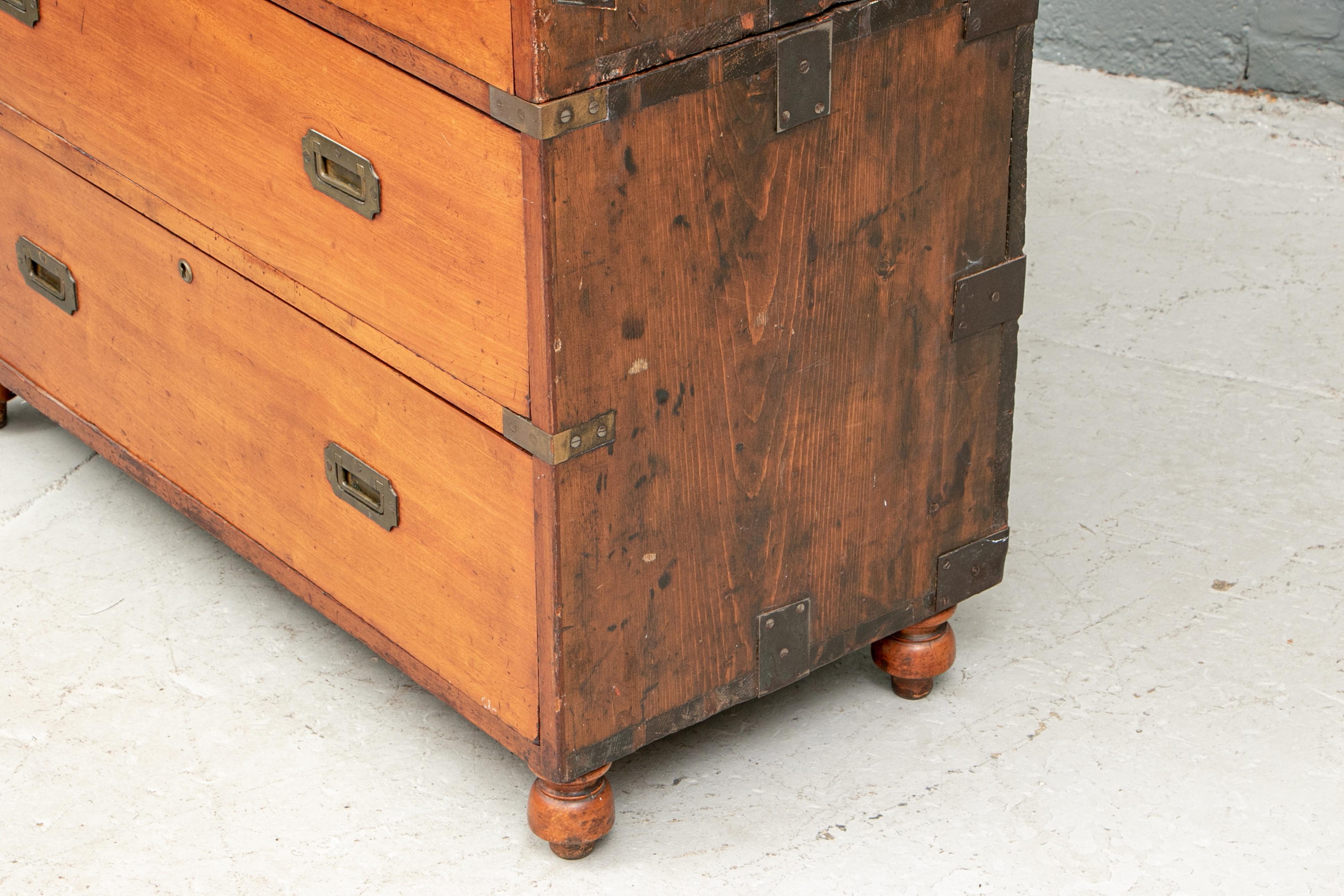 Late 18th-Early 19th Century Irish Campaign Chest by E. Ross, Dublin (Holz)