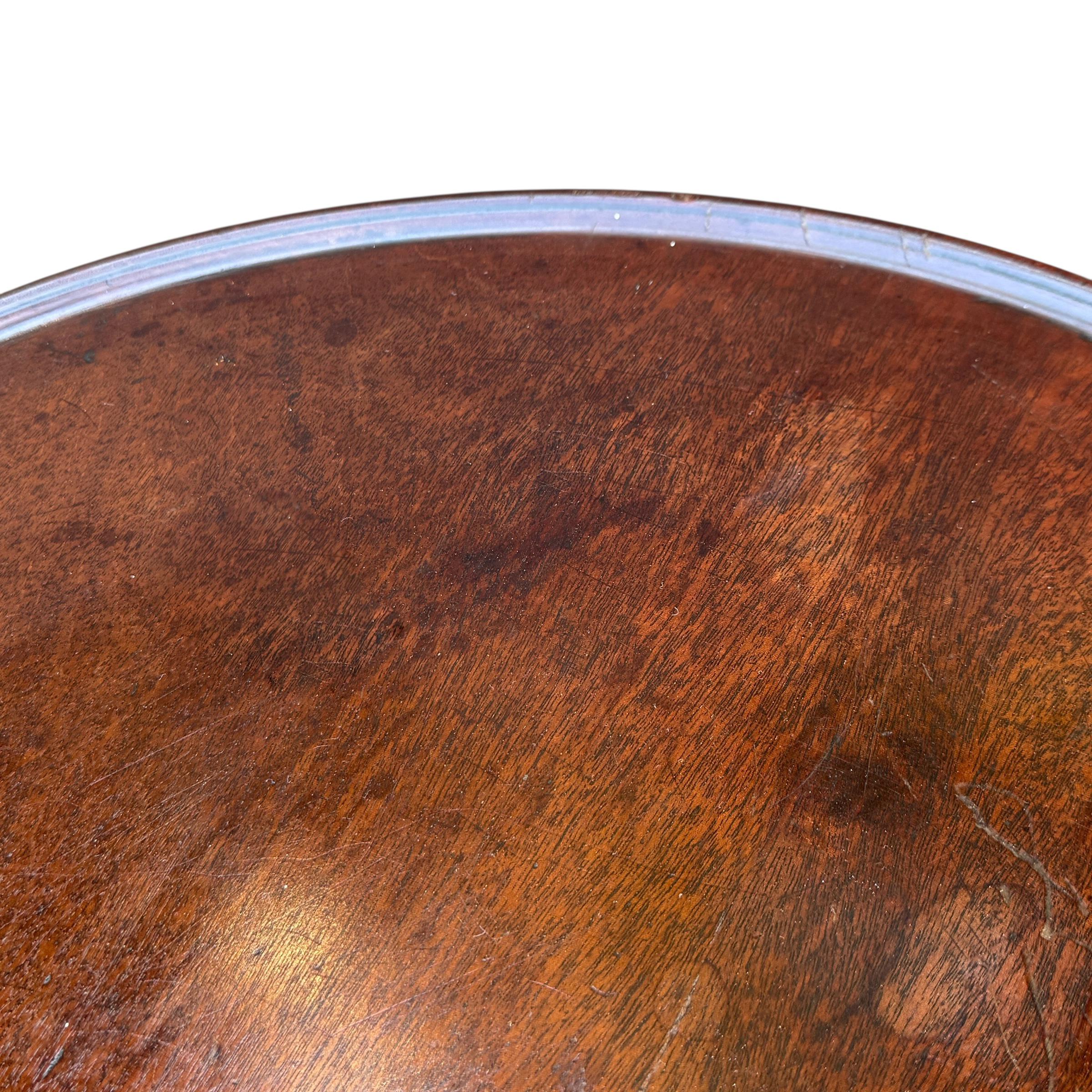 Late 18th/Early 19th Century American Tilt-Top Table For Sale 4