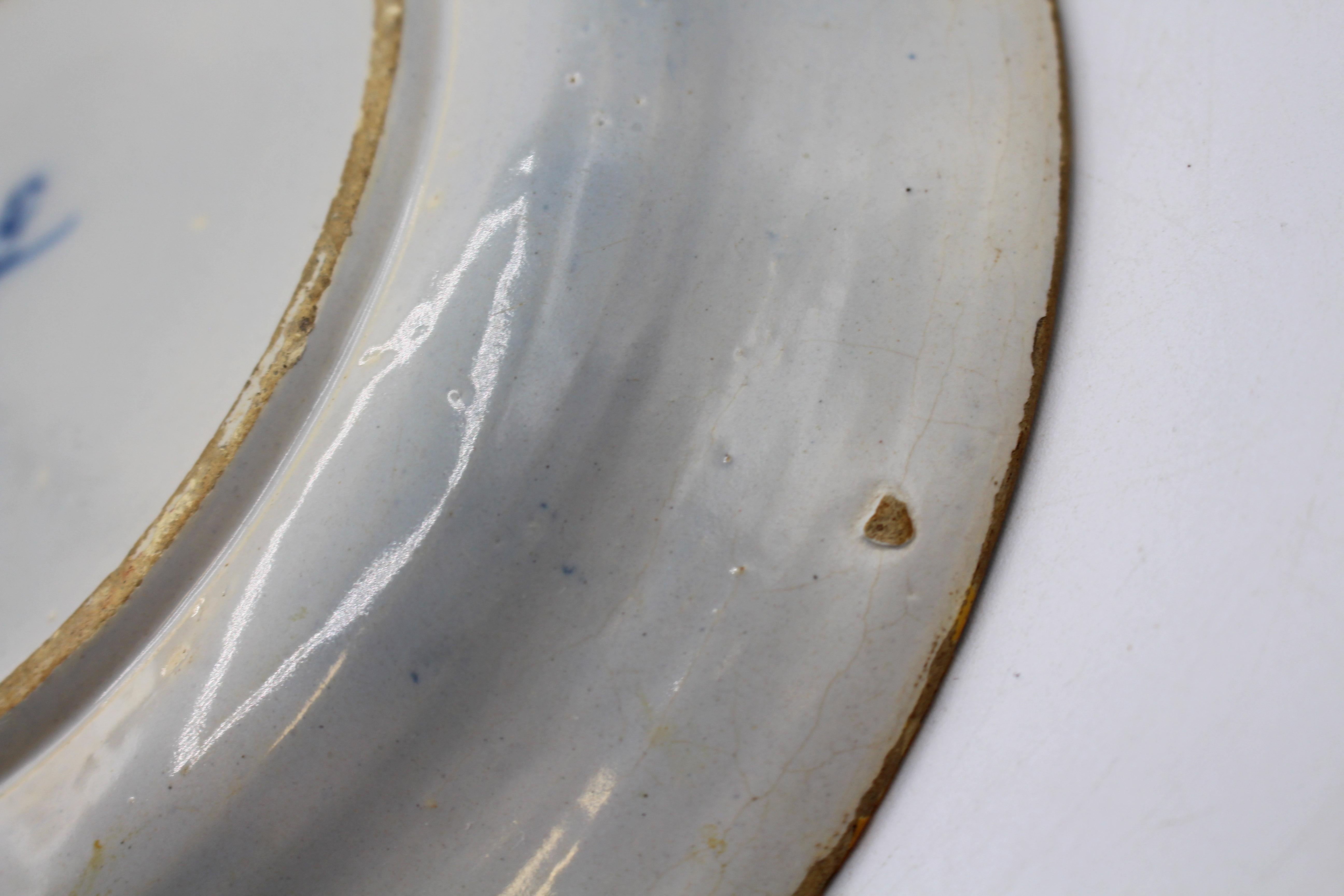 Piatto con piume di pavone blu e bianco di Delft della fine del XVIII-inizio del XIX secolo in vendita 3