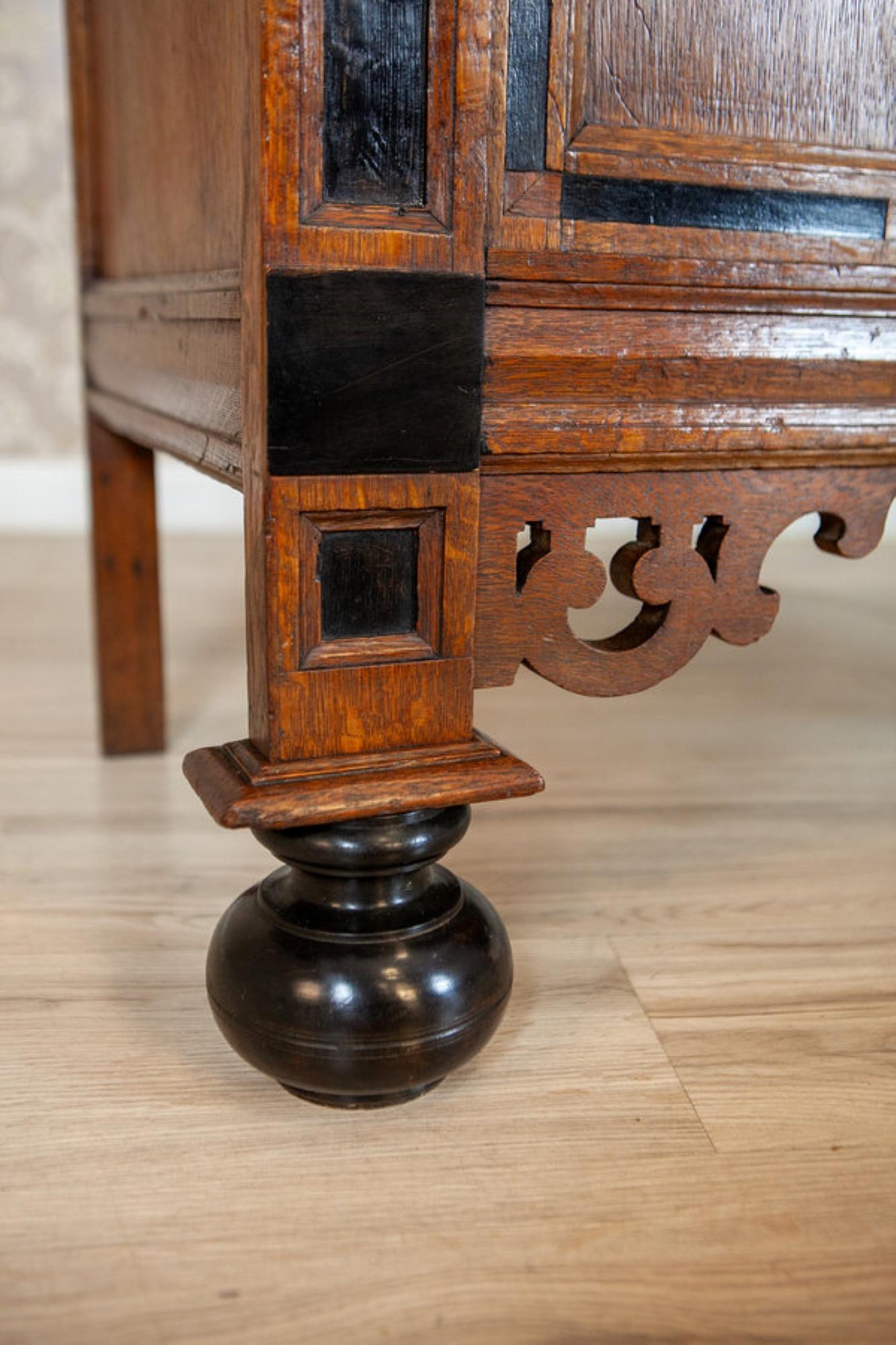 Armadio in Oak olandese della fine del XVIII/inizio del XIX secolo in stile manierista in marrone in vendita 4
