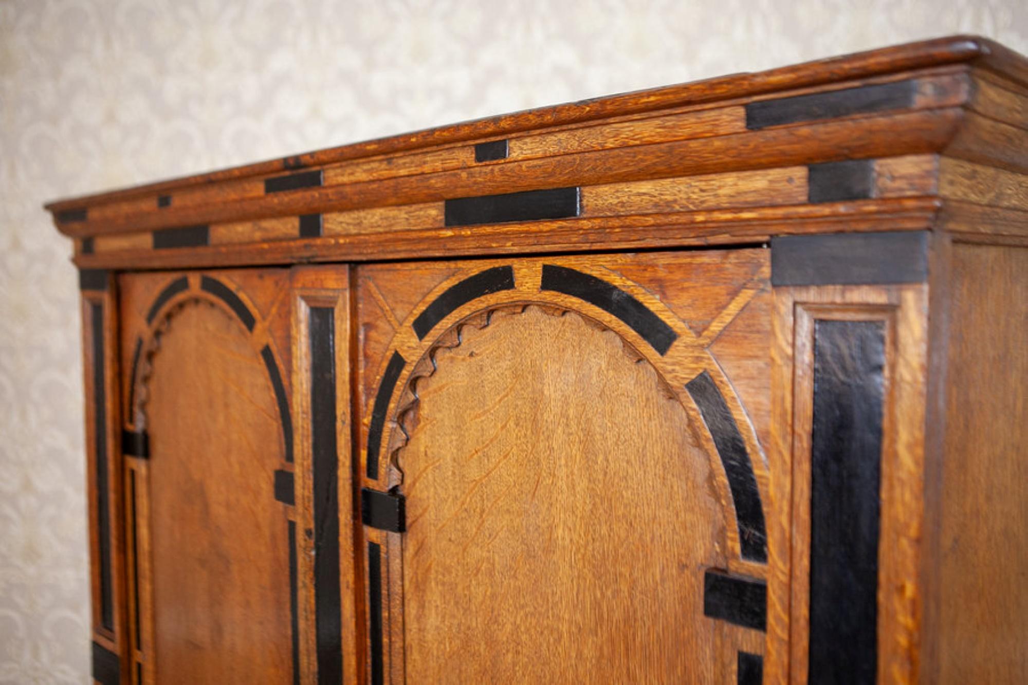 Armadio in Oak olandese della fine del XVIII/inizio del XIX secolo in stile manierista in marrone in vendita 1