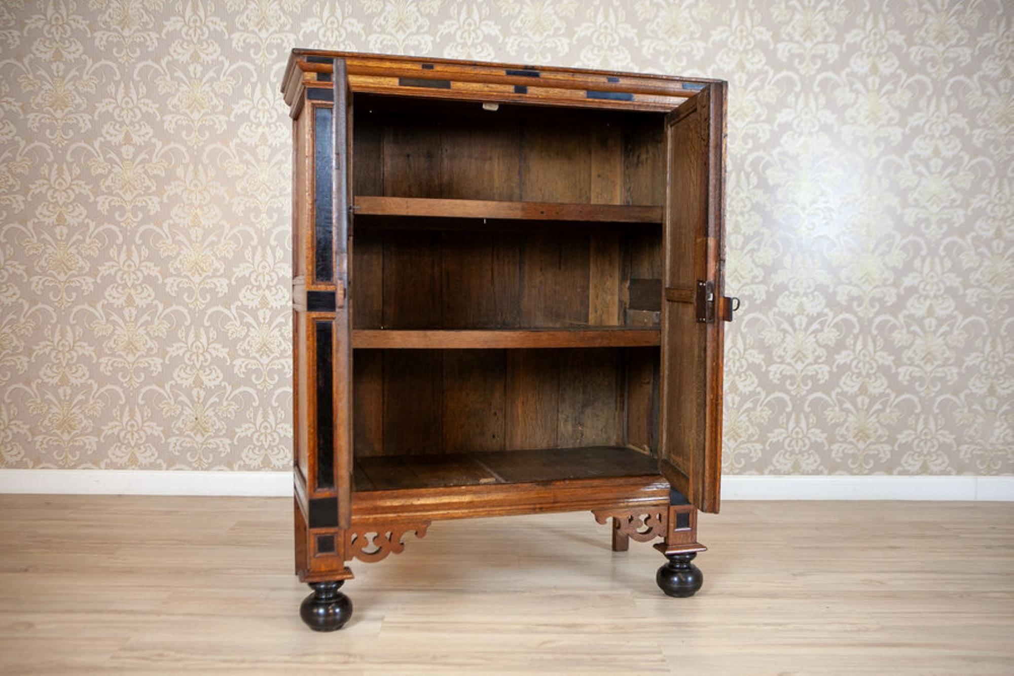 Armadio in Oak olandese della fine del XVIII/inizio del XIX secolo in stile manierista in marrone in vendita 3