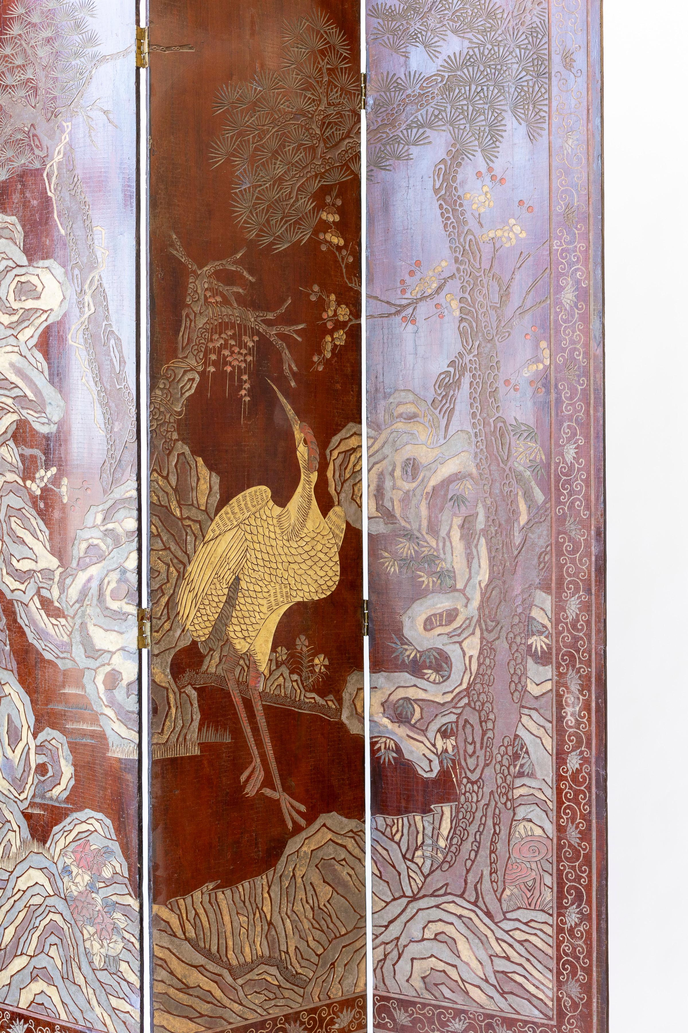 Sculpté à la main Fin du XVIIIe siècle/début du XIXe siècle Paravent à huit panneaux de Coromandel, avec inscription en vente