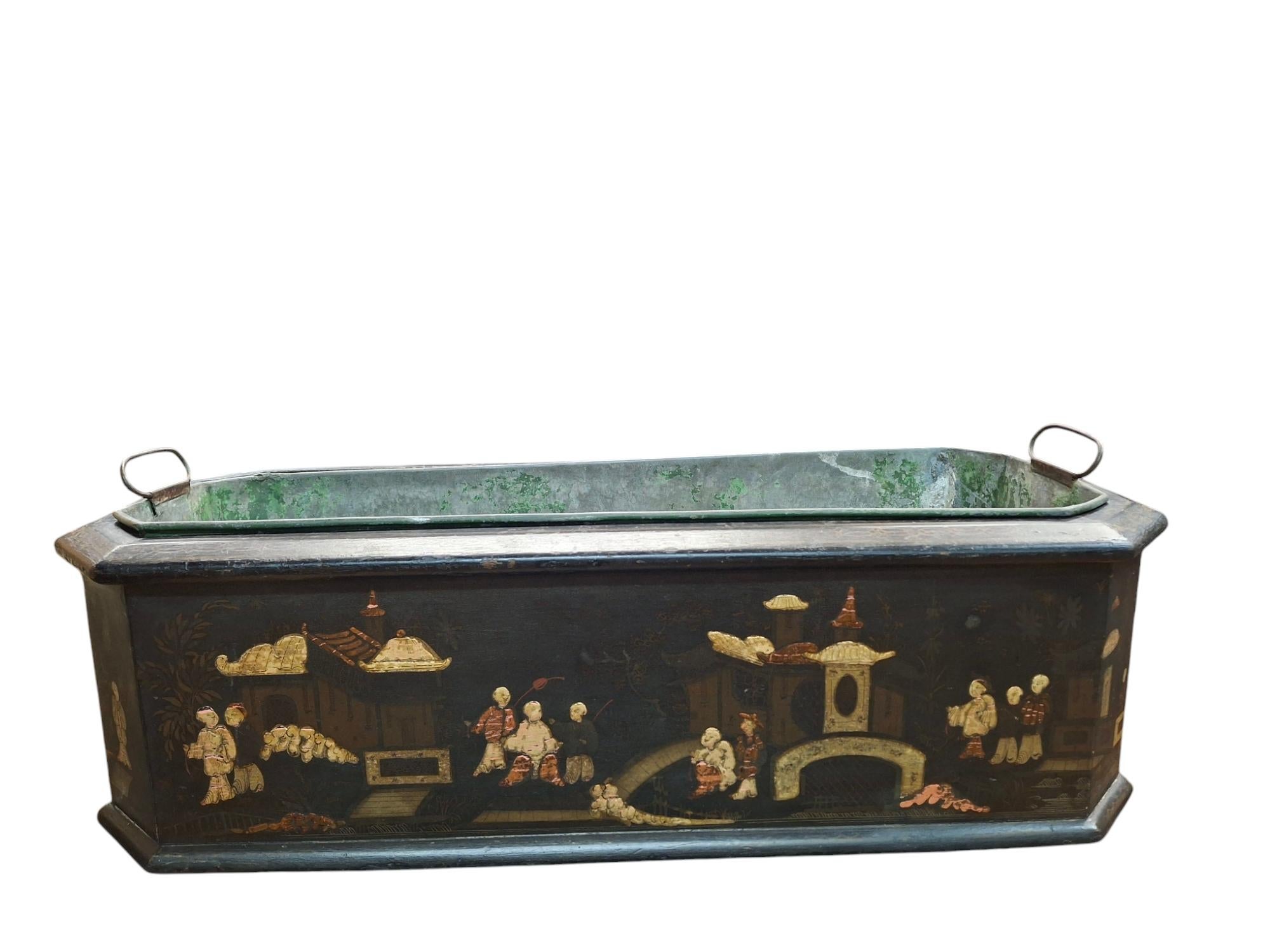 Fin du 18e siècle-début du 19e siècle Jardiniere octogonale de Chinoiserie anglaise avec doublure en plomb