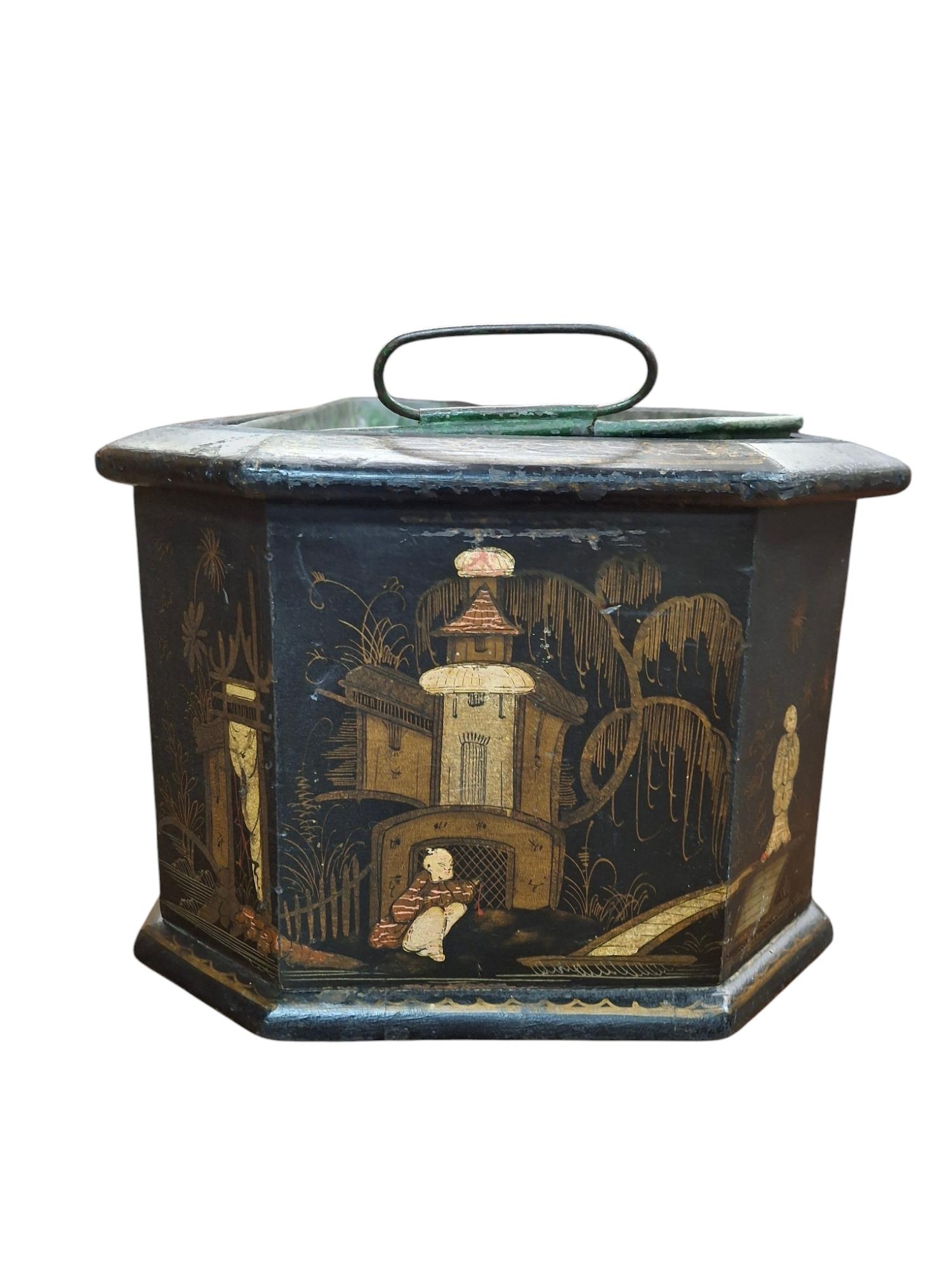 Chinoiseries Fin du 18e siècle-début du 19e siècle Jardiniere octogonale en Chinoiserie anglaise en vente