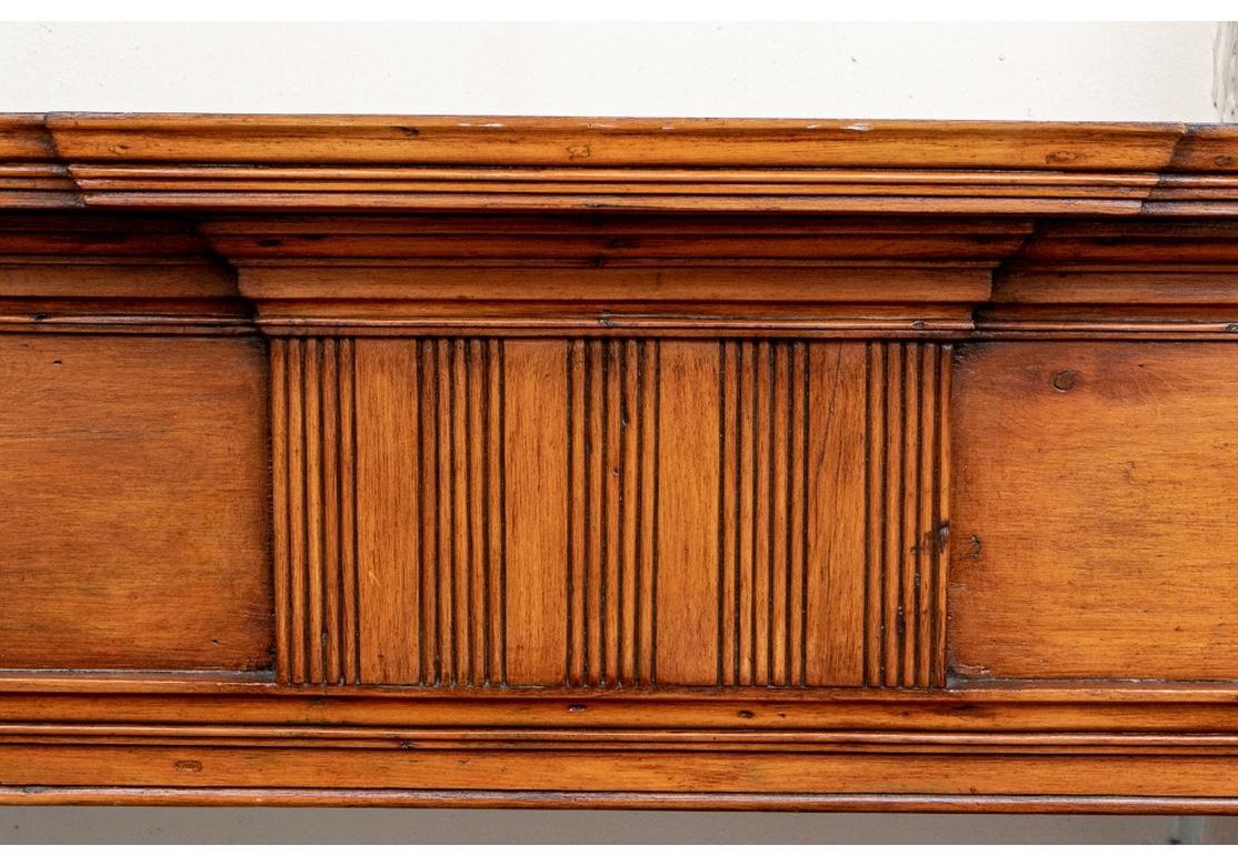 Late 18th/ Early 19th Century Federal Fireplace Mantle In Good Condition In Bridgeport, CT