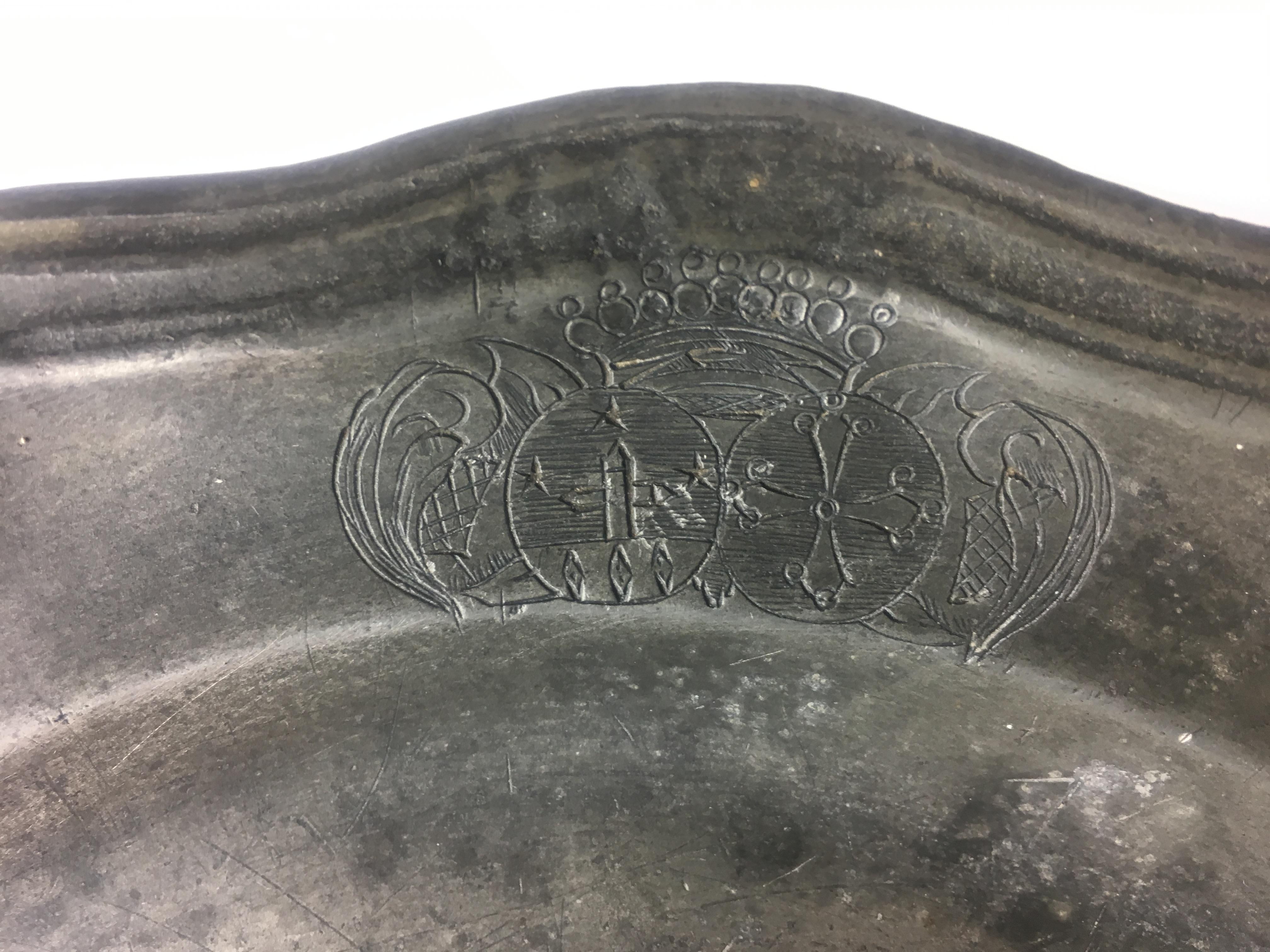 A fine collectible item. Quality late 18th-early 19th century French pewter plate, in good condition although slightly scratched from use. 
Stamped.