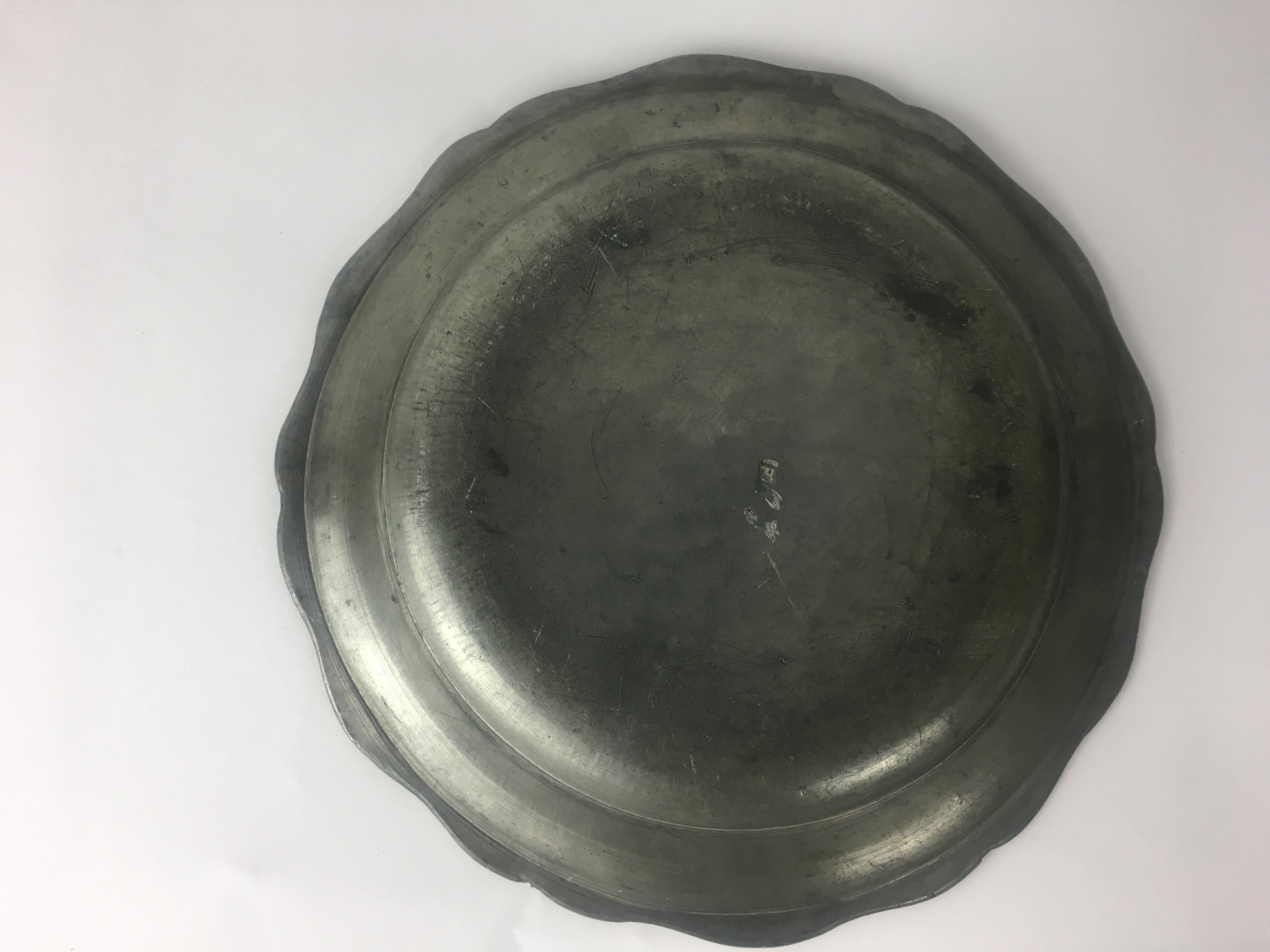 Late 18th-Early 19th Century French Pewter Plate In Good Condition In Miami, FL