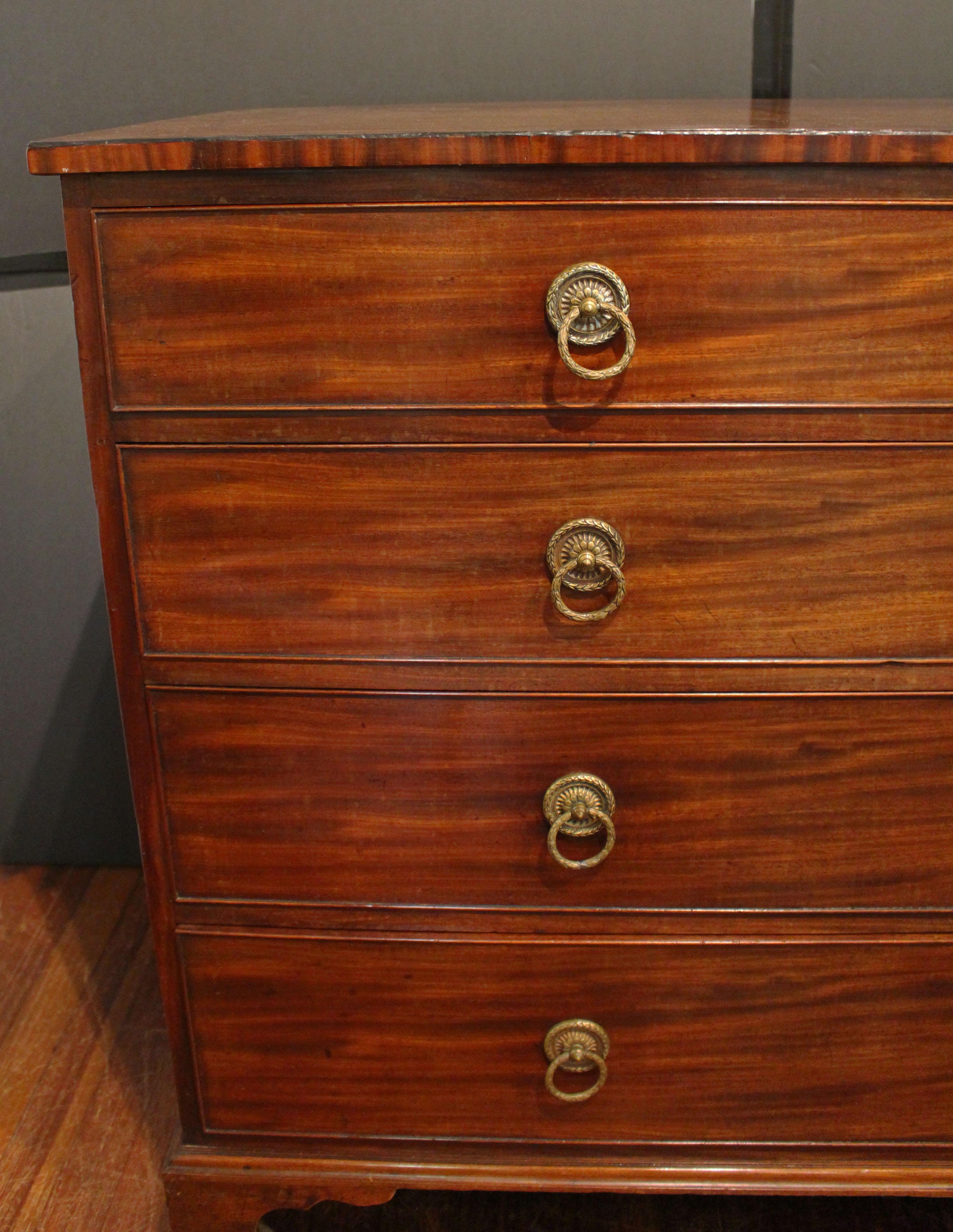 English Late 18th-early 19th Century Georgian 4-Drawer Chest