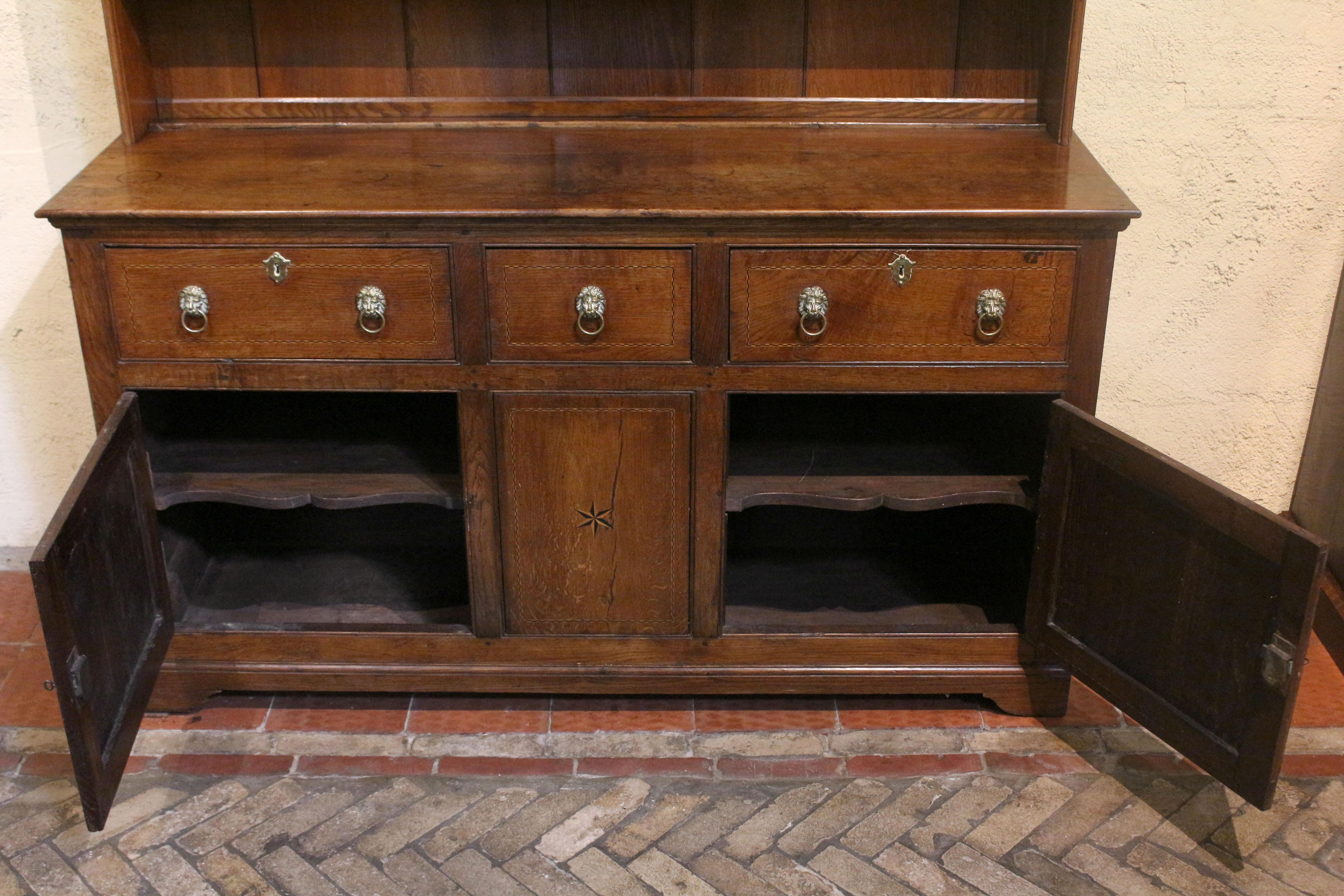 Late 18th-Early 19th Century Georgian English Oak Dresser In Good Condition In Chapel Hill, NC