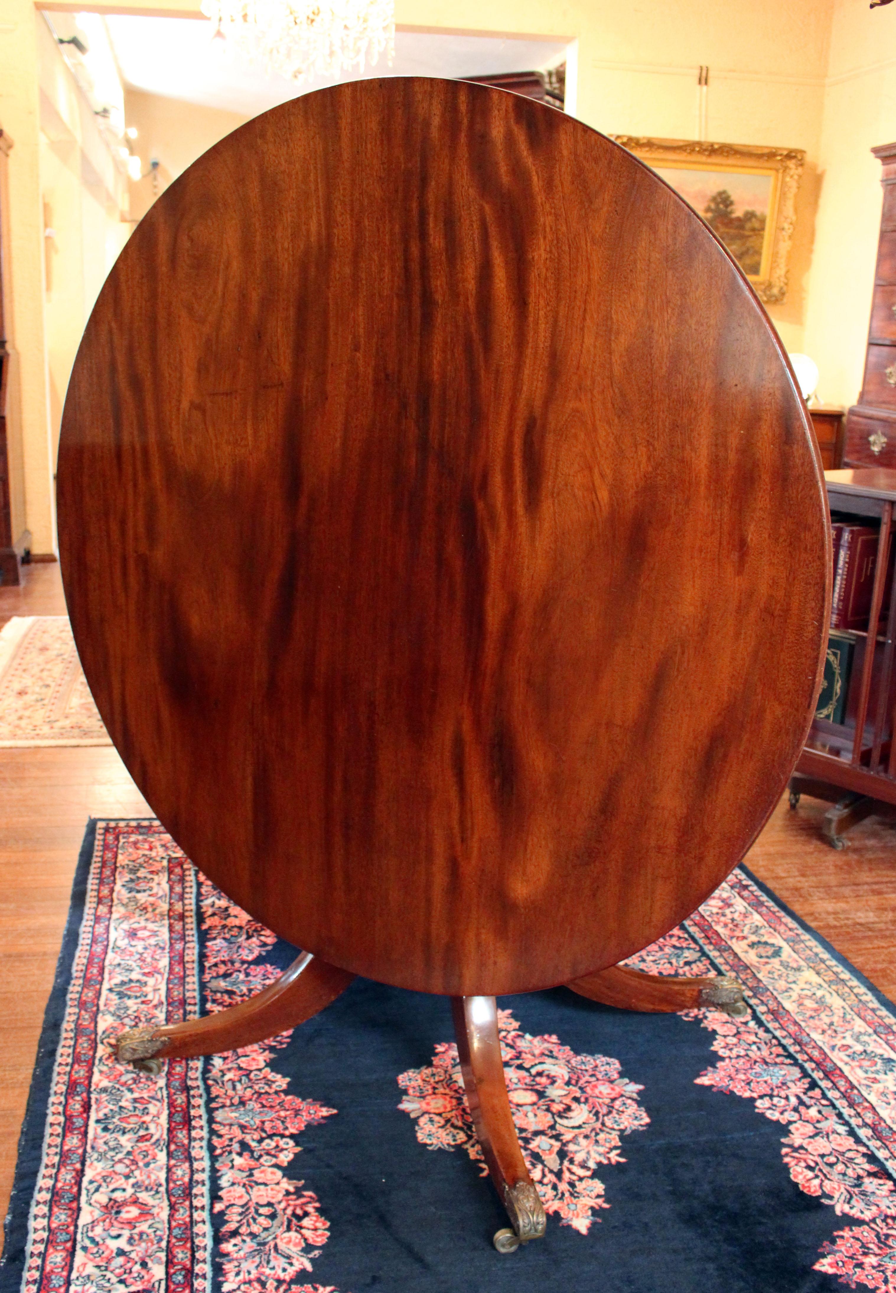 English Late 18th - Early 19th Century Georgian Round Breakfast or Center Table
