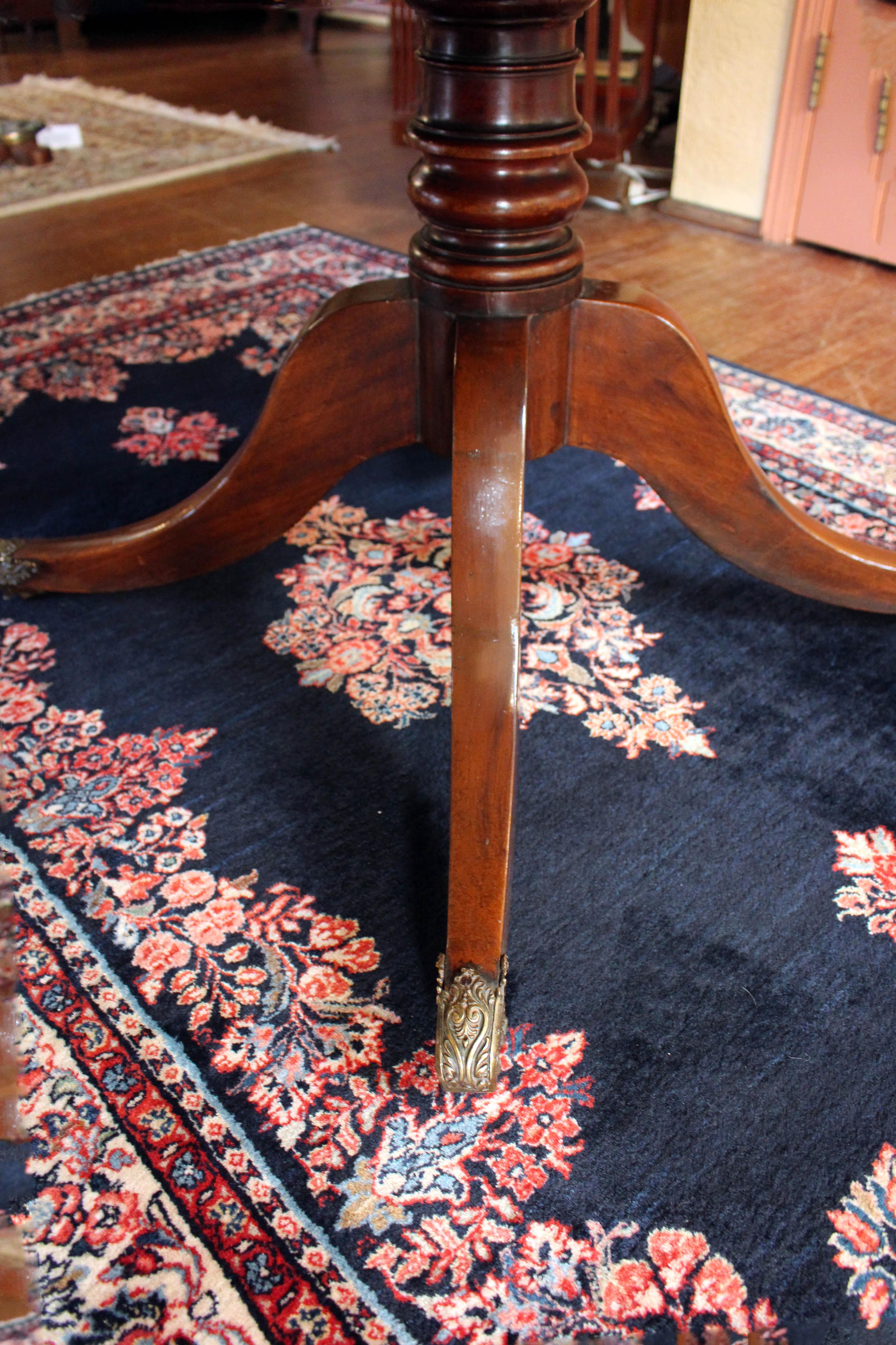 Late 18th - Early 19th Century Georgian Round Breakfast or Center Table In Good Condition In Chapel Hill, NC