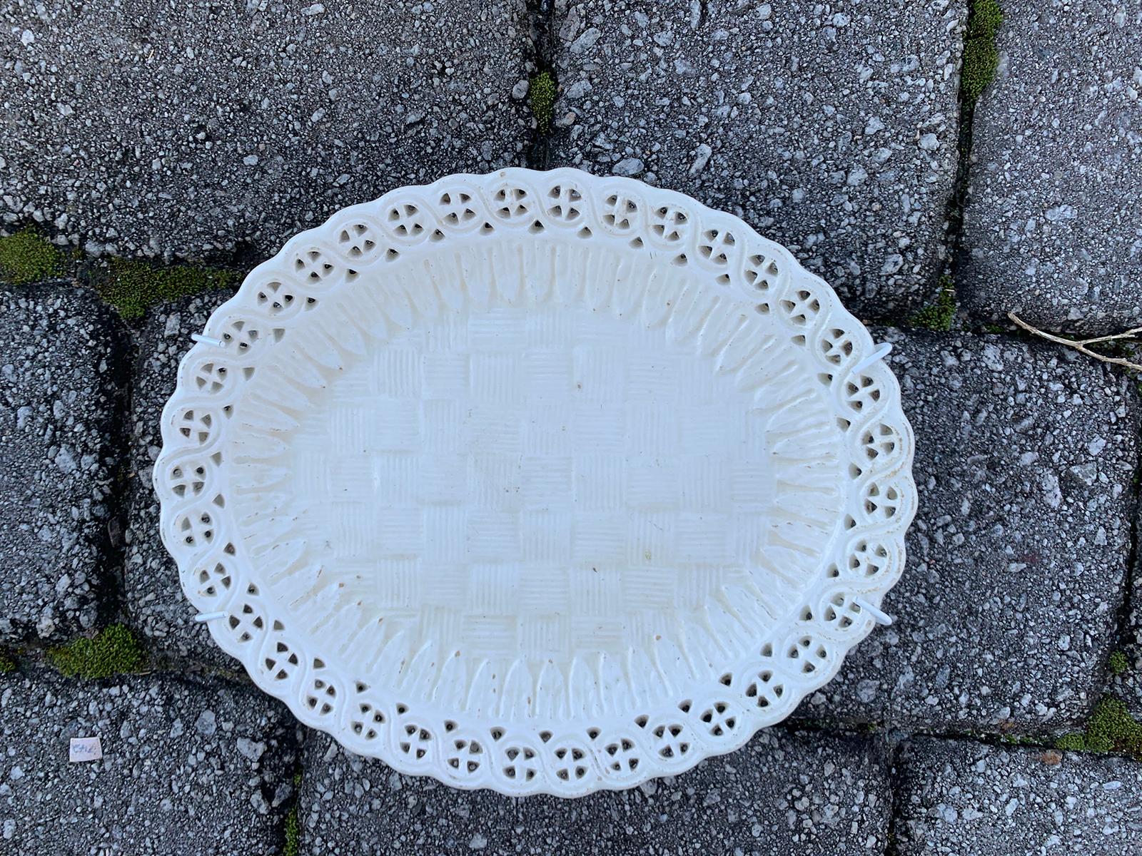 Late 18th-Early 19th Century Italian Creamware Oval Plate, Marked Pesaro In Good Condition In Atlanta, GA