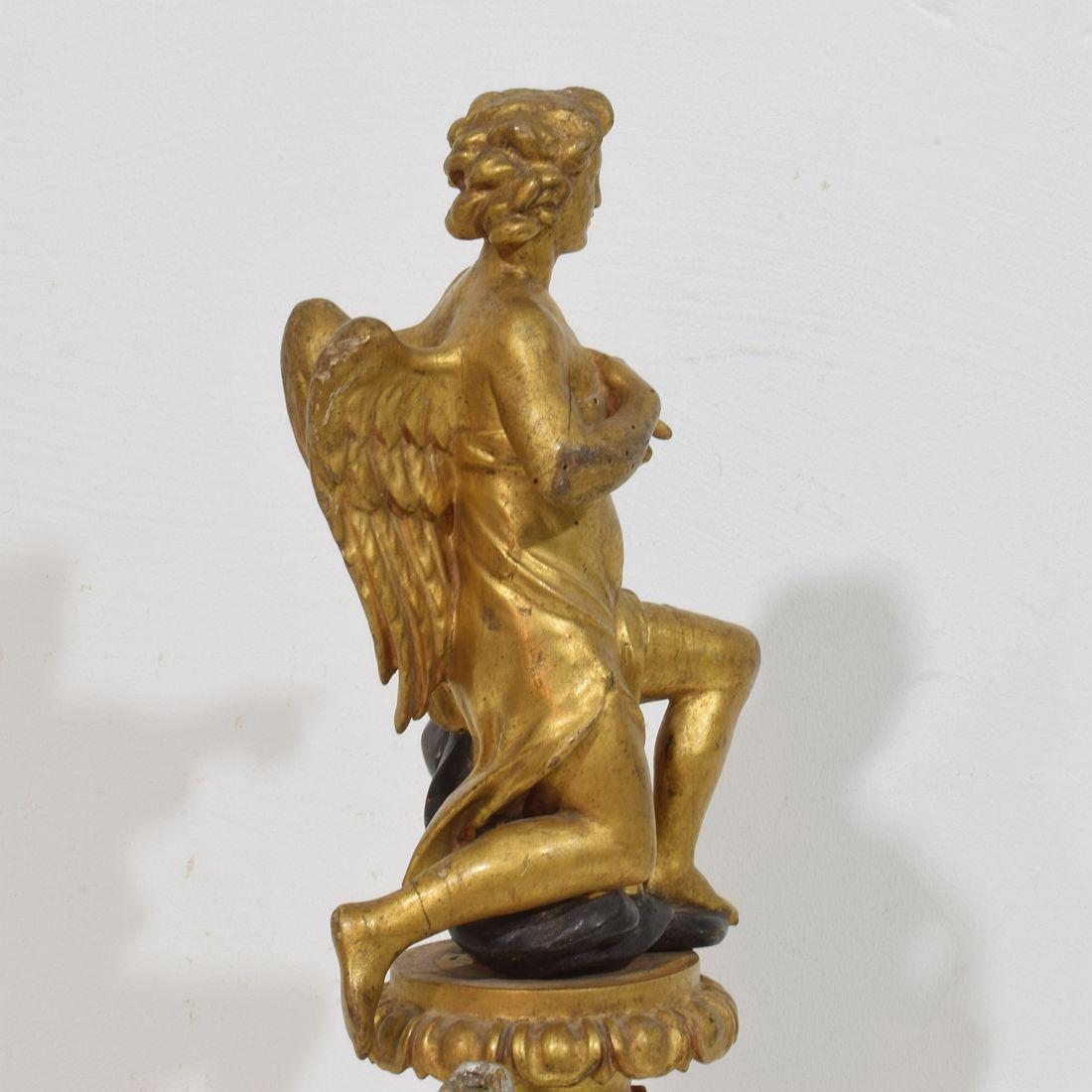 Angelo neoclassico in legno dorato italiano della fine del XVIII/inizio XIX secolo in vendita 2
