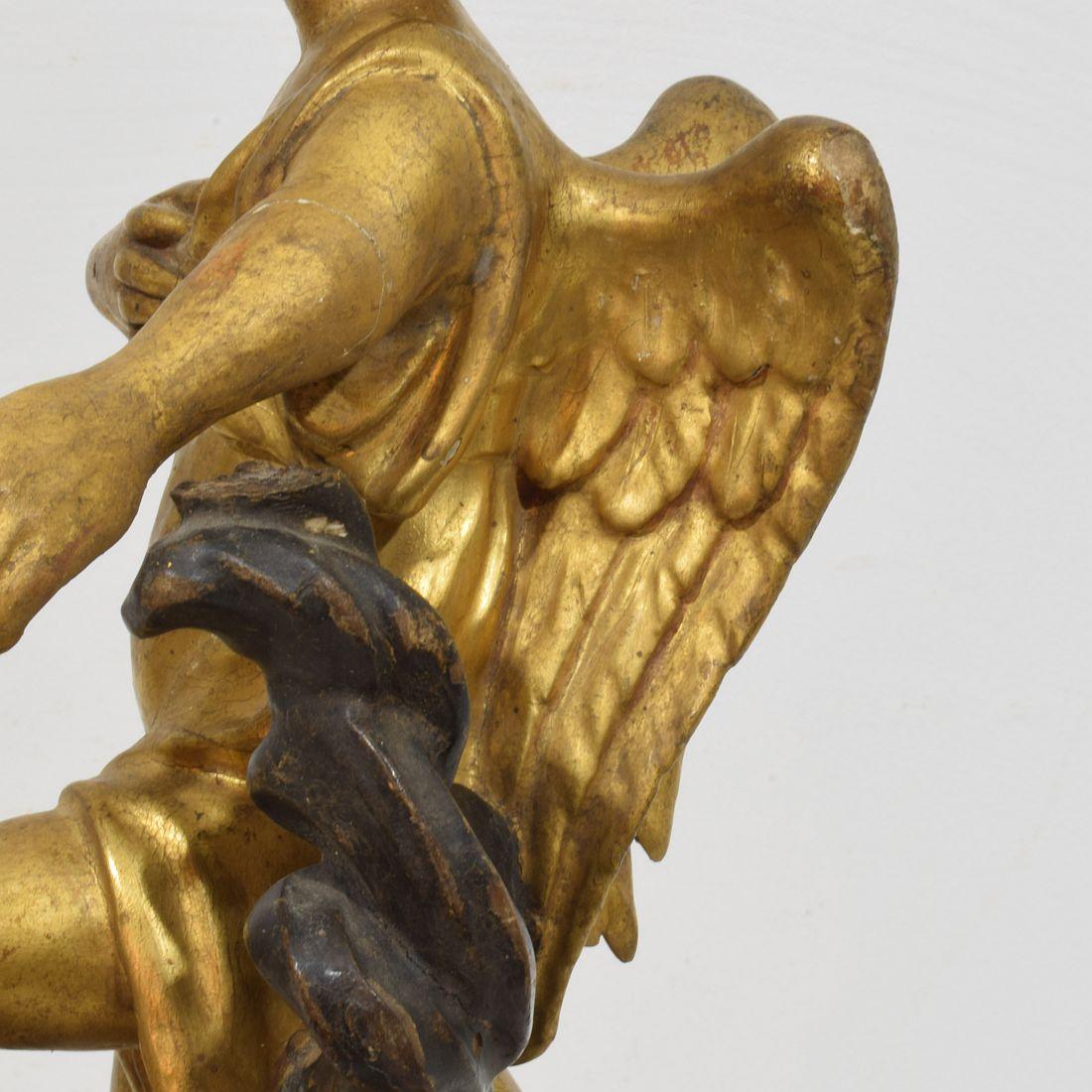 Late 18th / Early 19th Century Italian Giltwood Neoclassical Angel For Sale 6