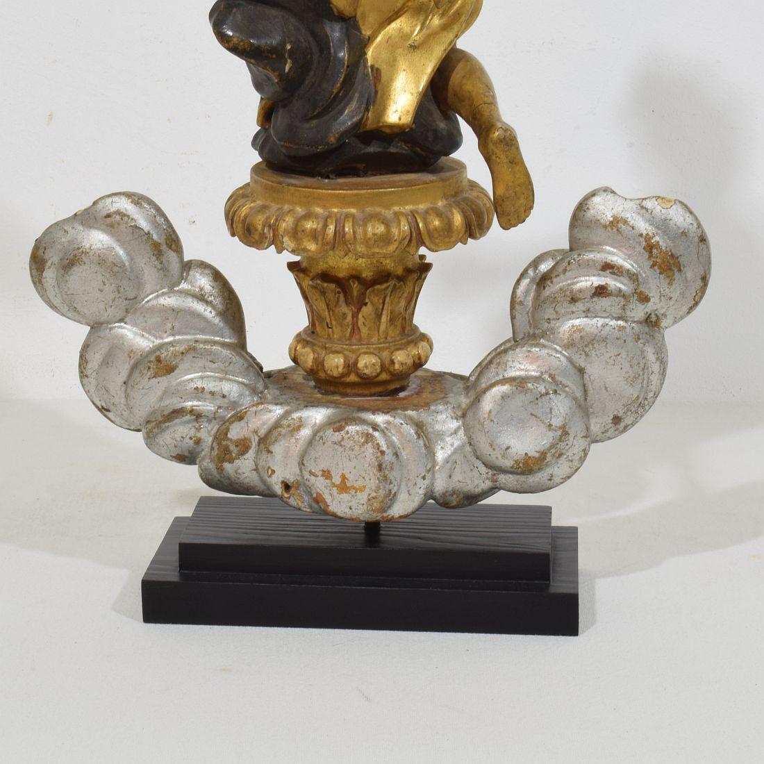 Angelo neoclassico in legno dorato italiano della fine del XVIII/inizio XIX secolo in vendita 7