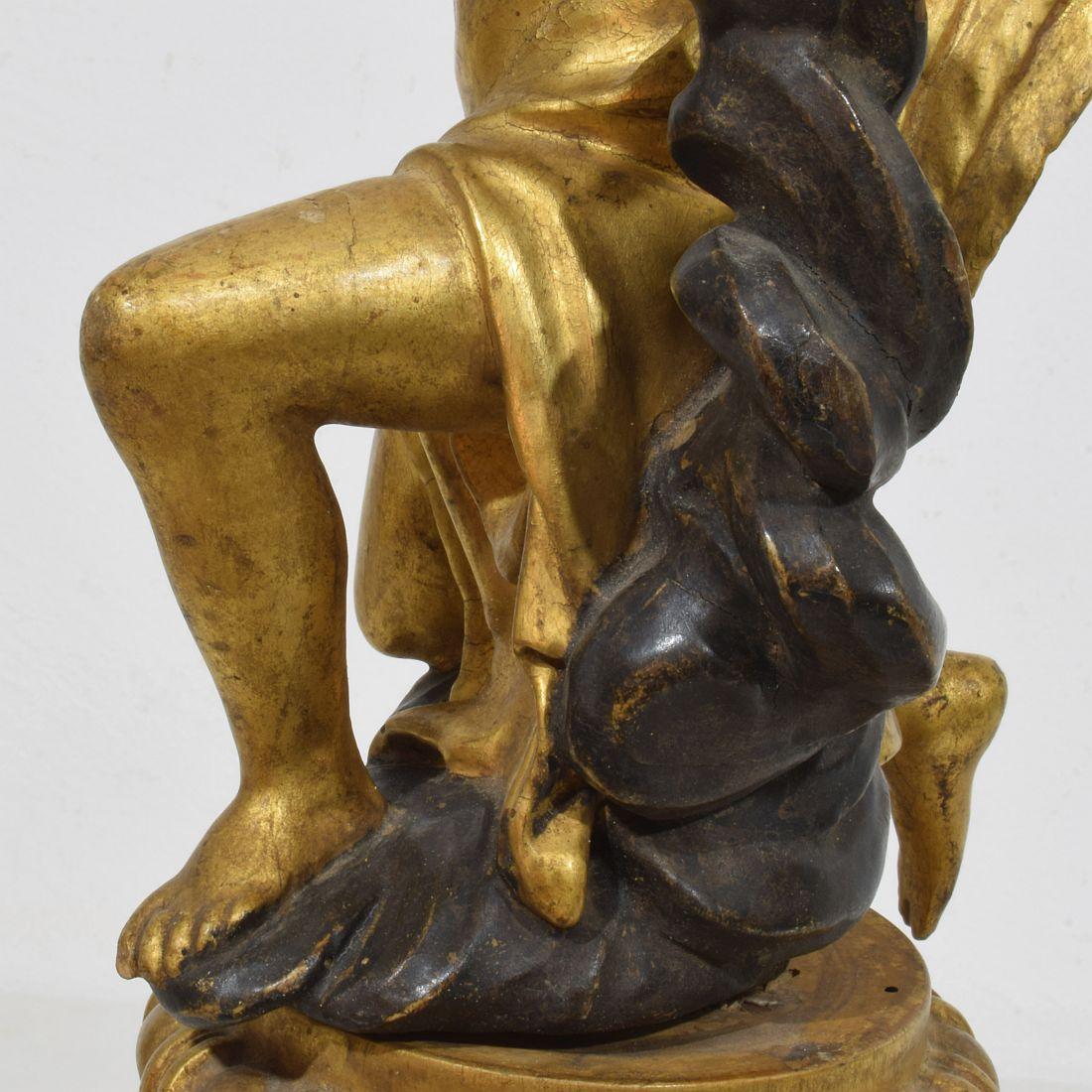 Late 18th / Early 19th Century Italian Giltwood Neoclassical Angel For Sale 9