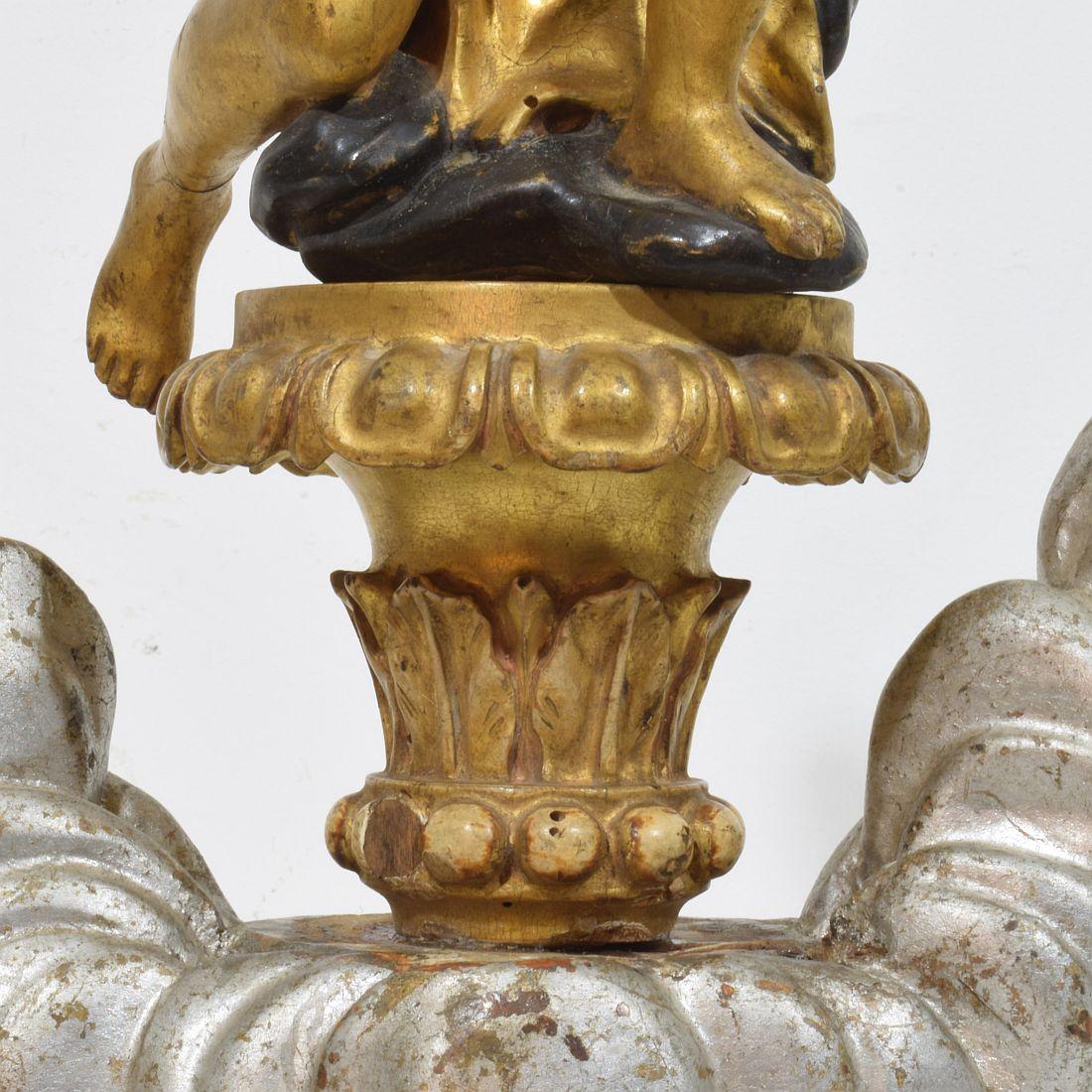 Late 18th / Early 19th Century Italian Giltwood Neoclassical Angel For Sale 10