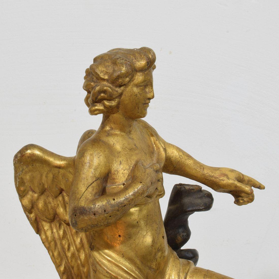 Angelo neoclassico in legno dorato italiano della fine del XVIII/inizio XIX secolo in vendita 10