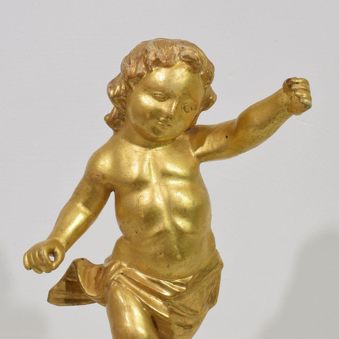 Late 18th / Early 19th Century Italian Giltwood Neoclassical Angel For Sale 1