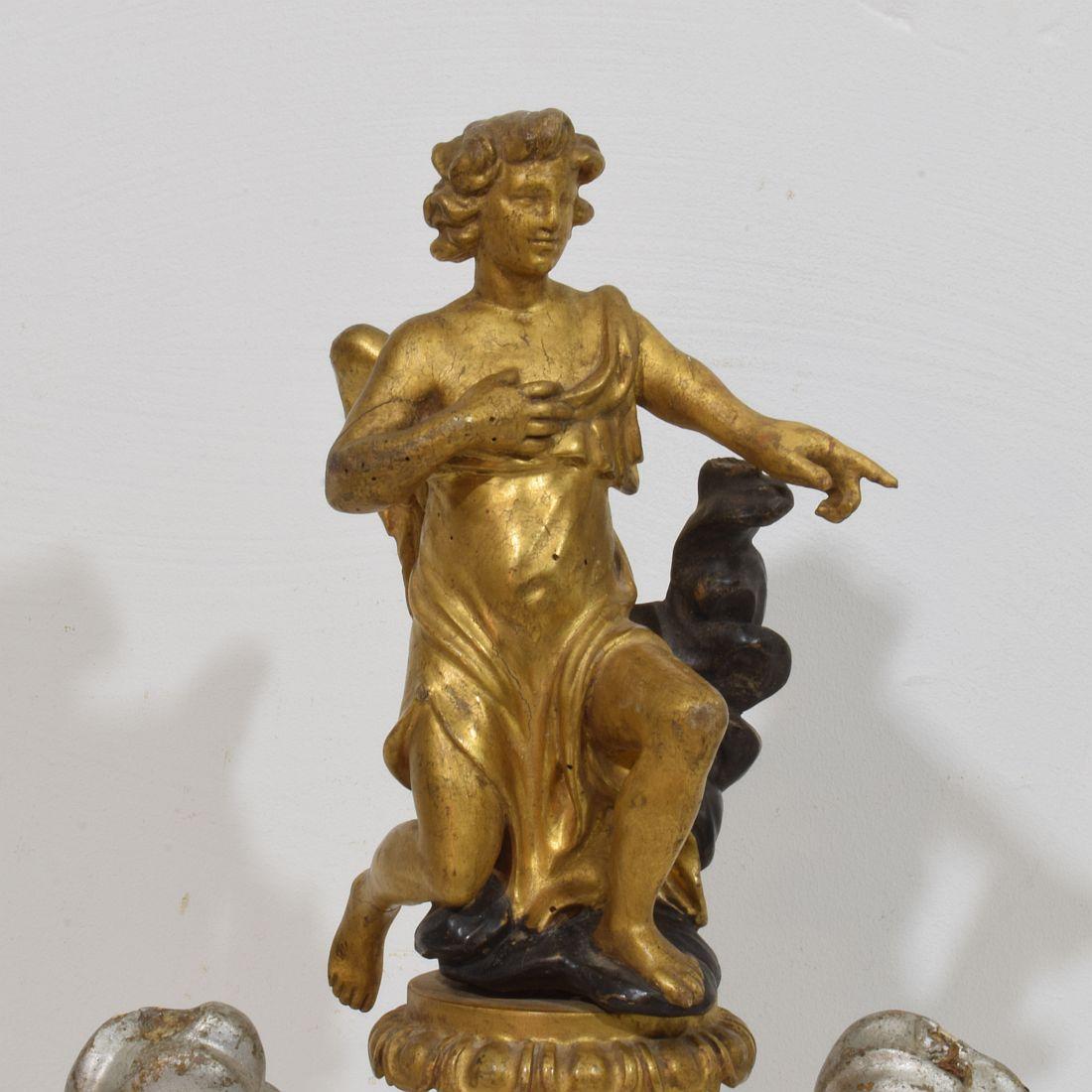Fino al XVIII secolo Angelo neoclassico in legno dorato italiano della fine del XVIII/inizio XIX secolo in vendita