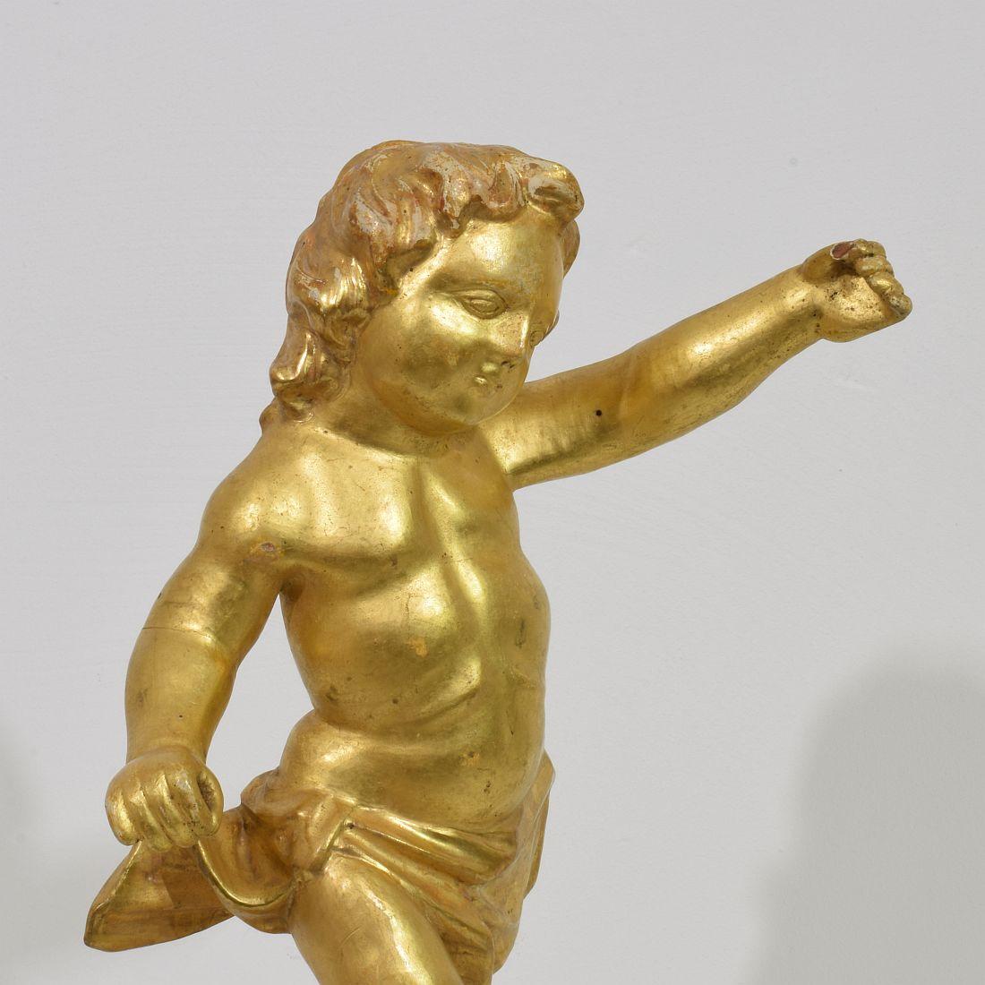 Late 18th / Early 19th Century Italian Giltwood Neoclassical Angel For Sale 2