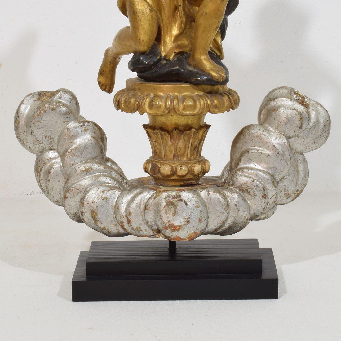 Late 18th / Early 19th Century Italian Giltwood Neoclassical Angel For Sale 2