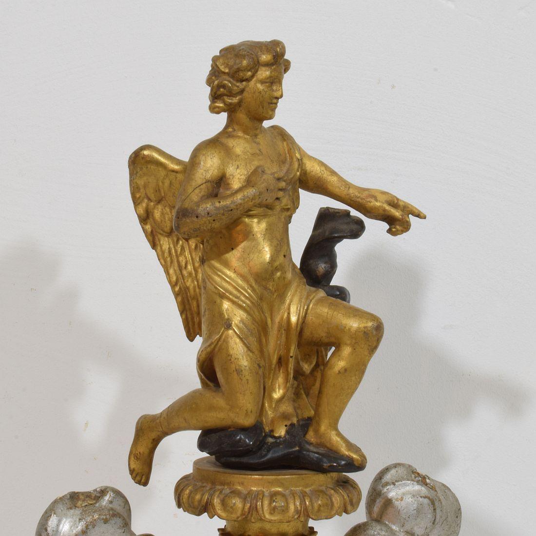 Angelo neoclassico in legno dorato italiano della fine del XVIII/inizio XIX secolo in vendita 1