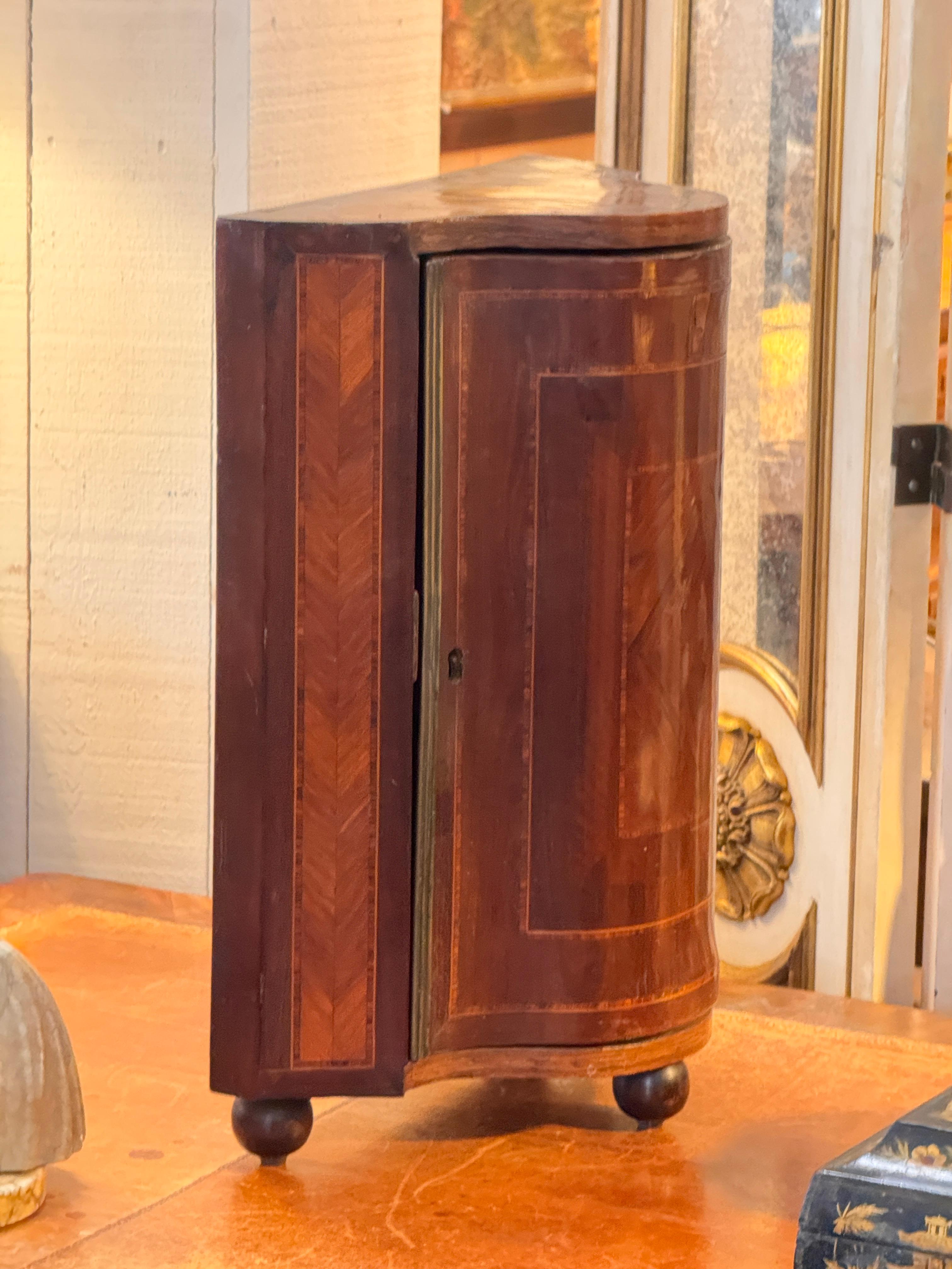 XIX secolo Late 18th–Early 19th Century Italian Miniature Inlaid Cabinet in vendita