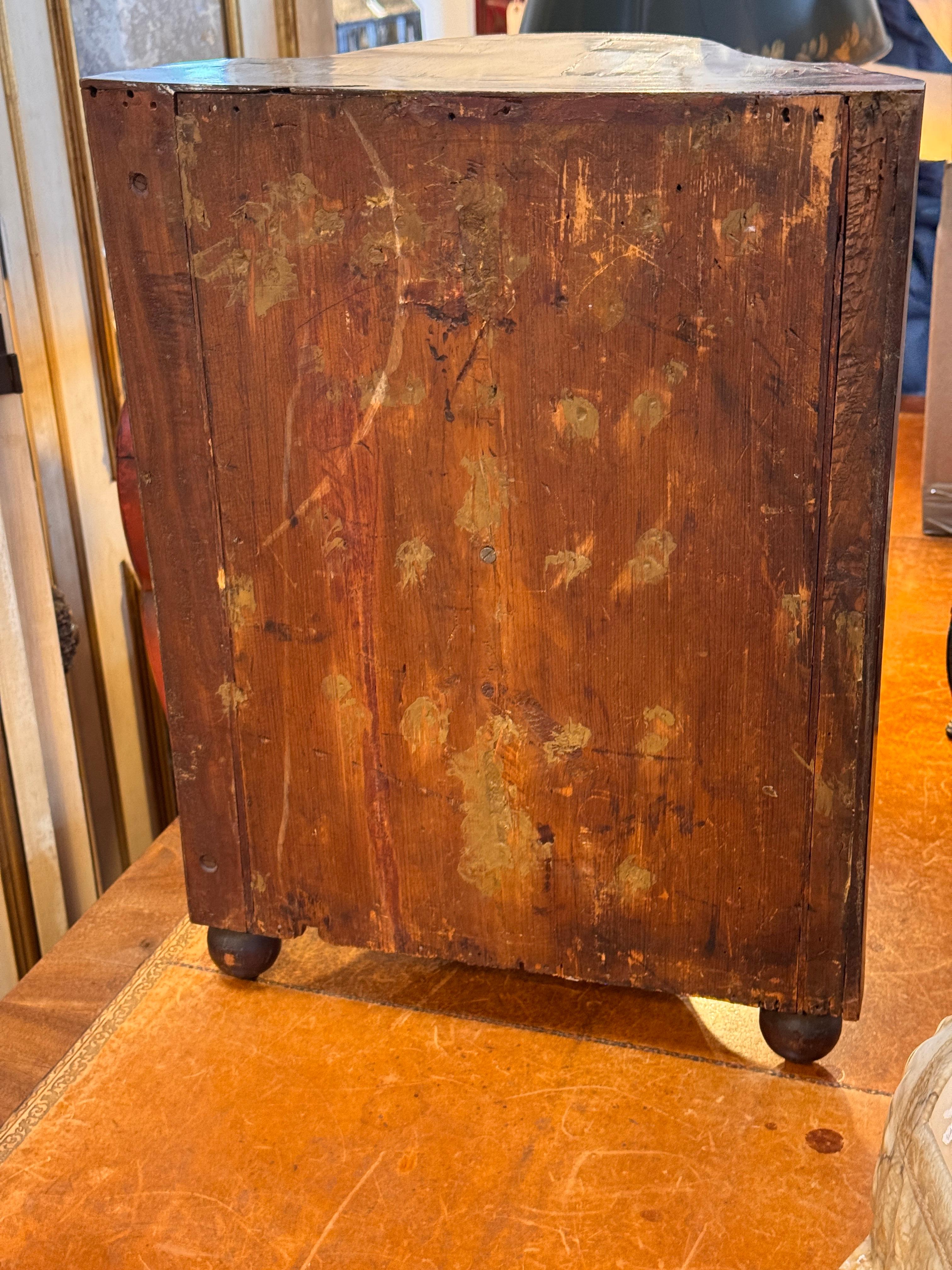 Late 18th–Early 19th Century Italian Miniature Inlaid Cabinet in vendita 1