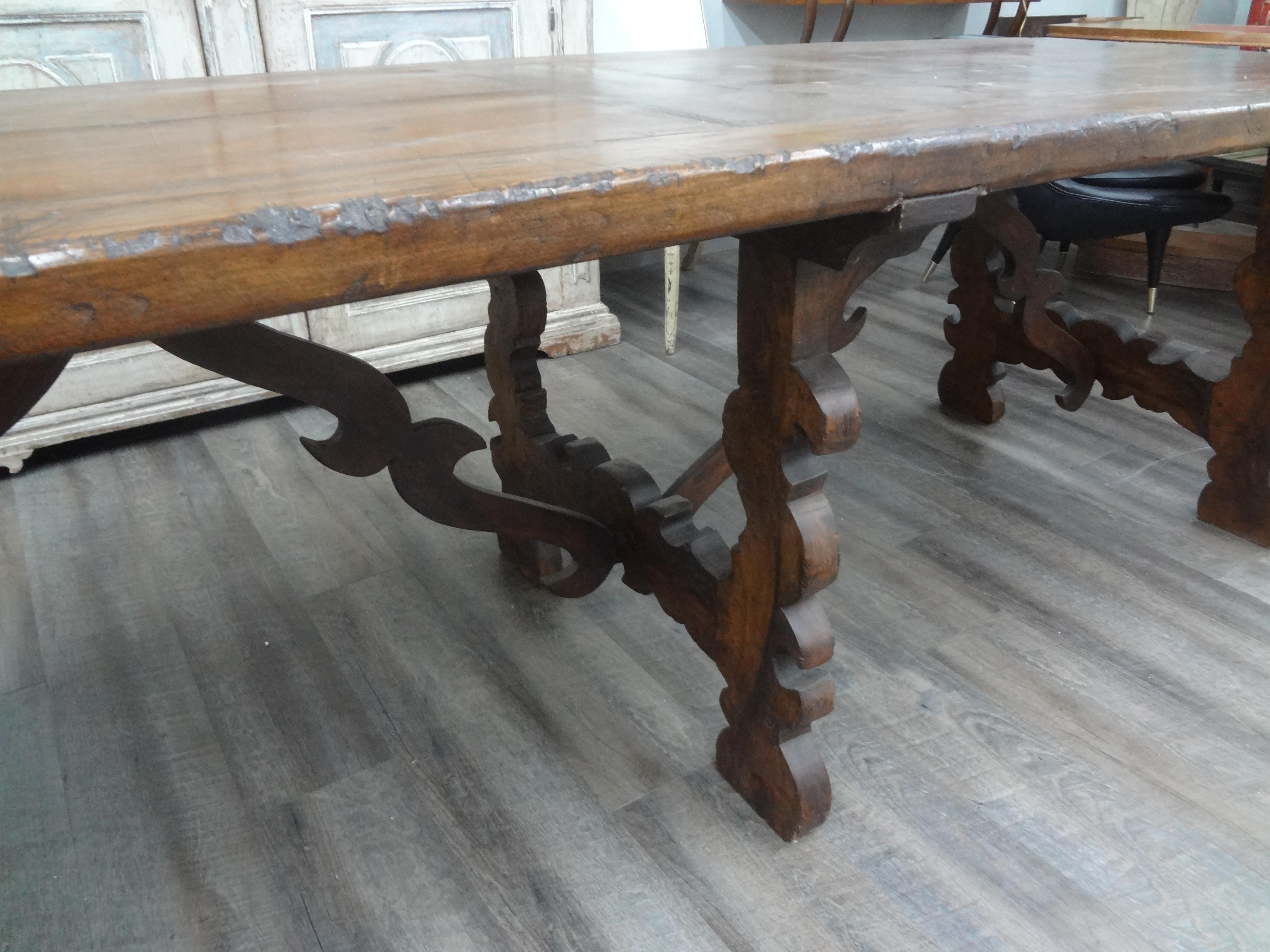 Late 18th-Early 19th Century Italian Walnut Dining Table For Sale 5
