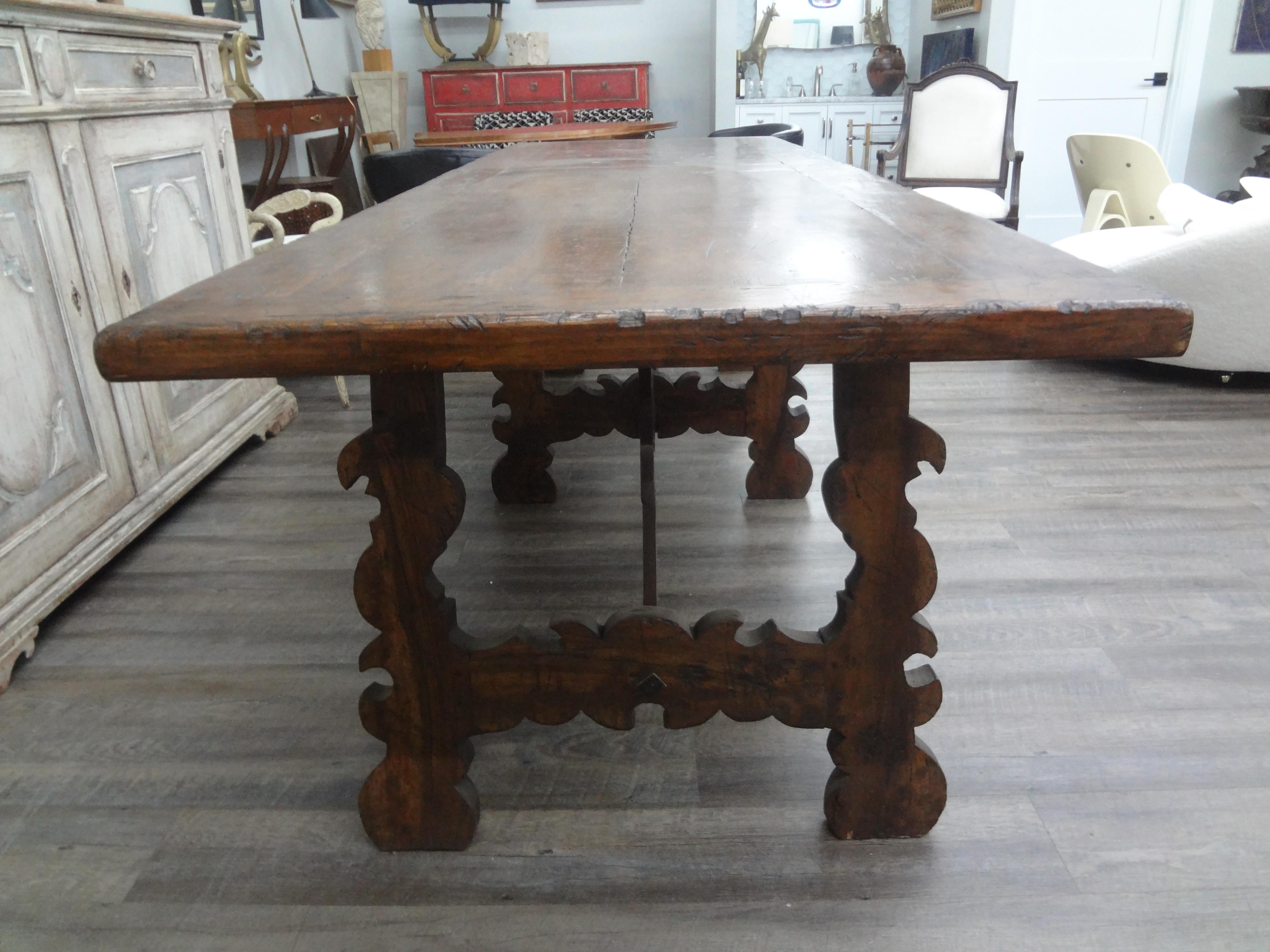 Late 18th-Early 19th Century Italian Walnut Dining Table For Sale 6