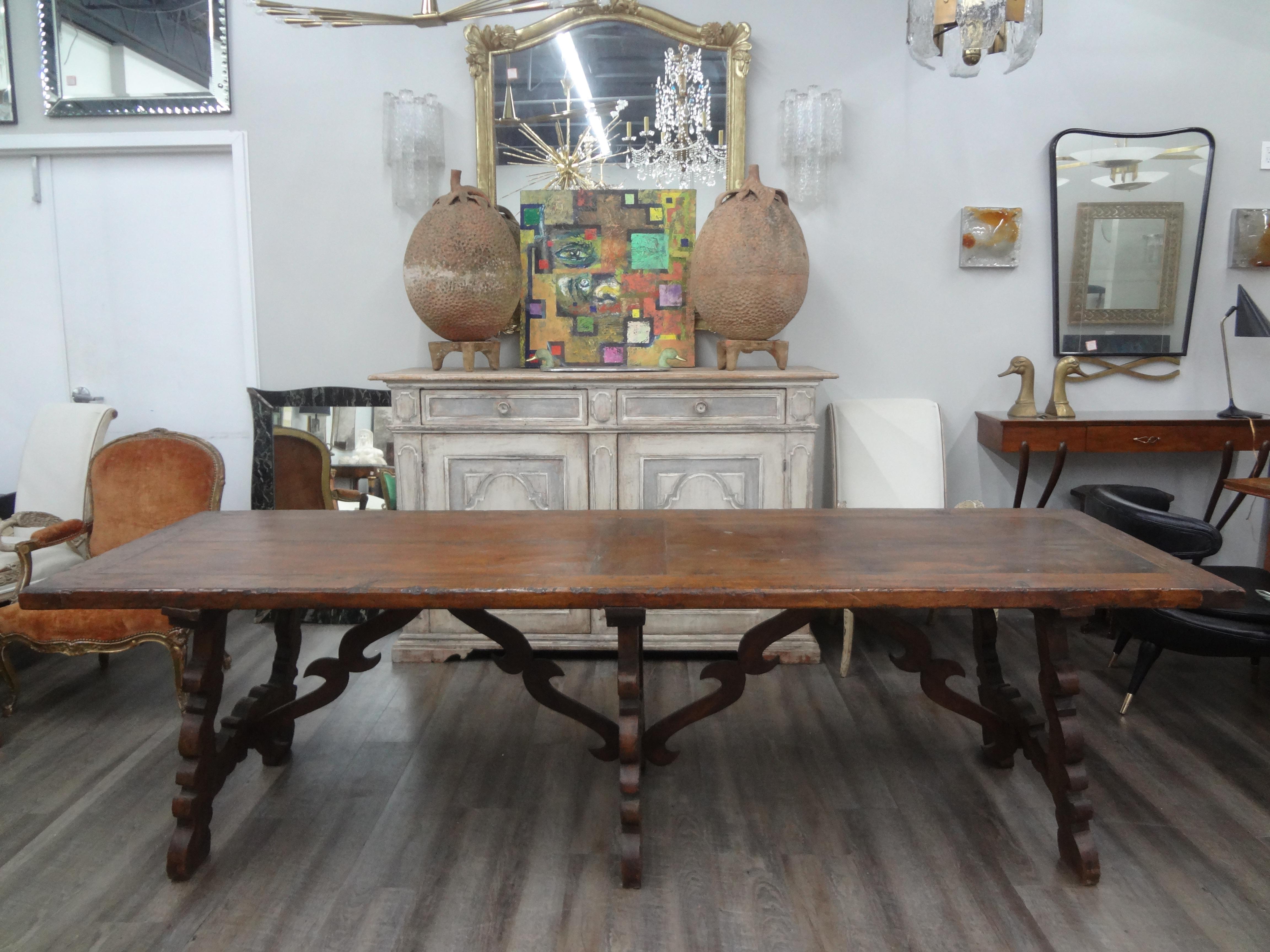 Late 18th-Early 19th Century Italian Walnut Dining Table For Sale 8