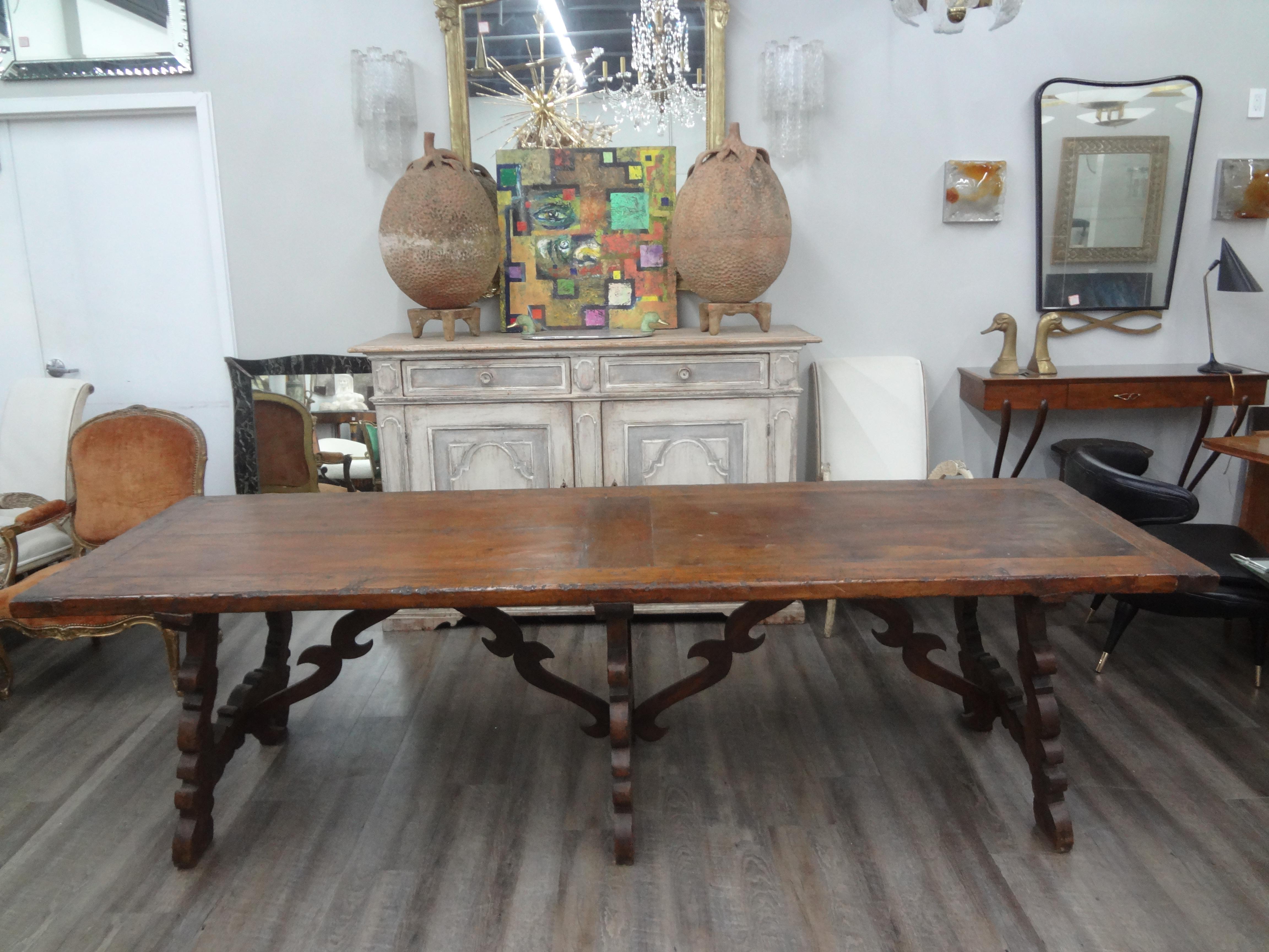 Baroque Late 18th-Early 19th Century Italian Walnut Dining Table For Sale