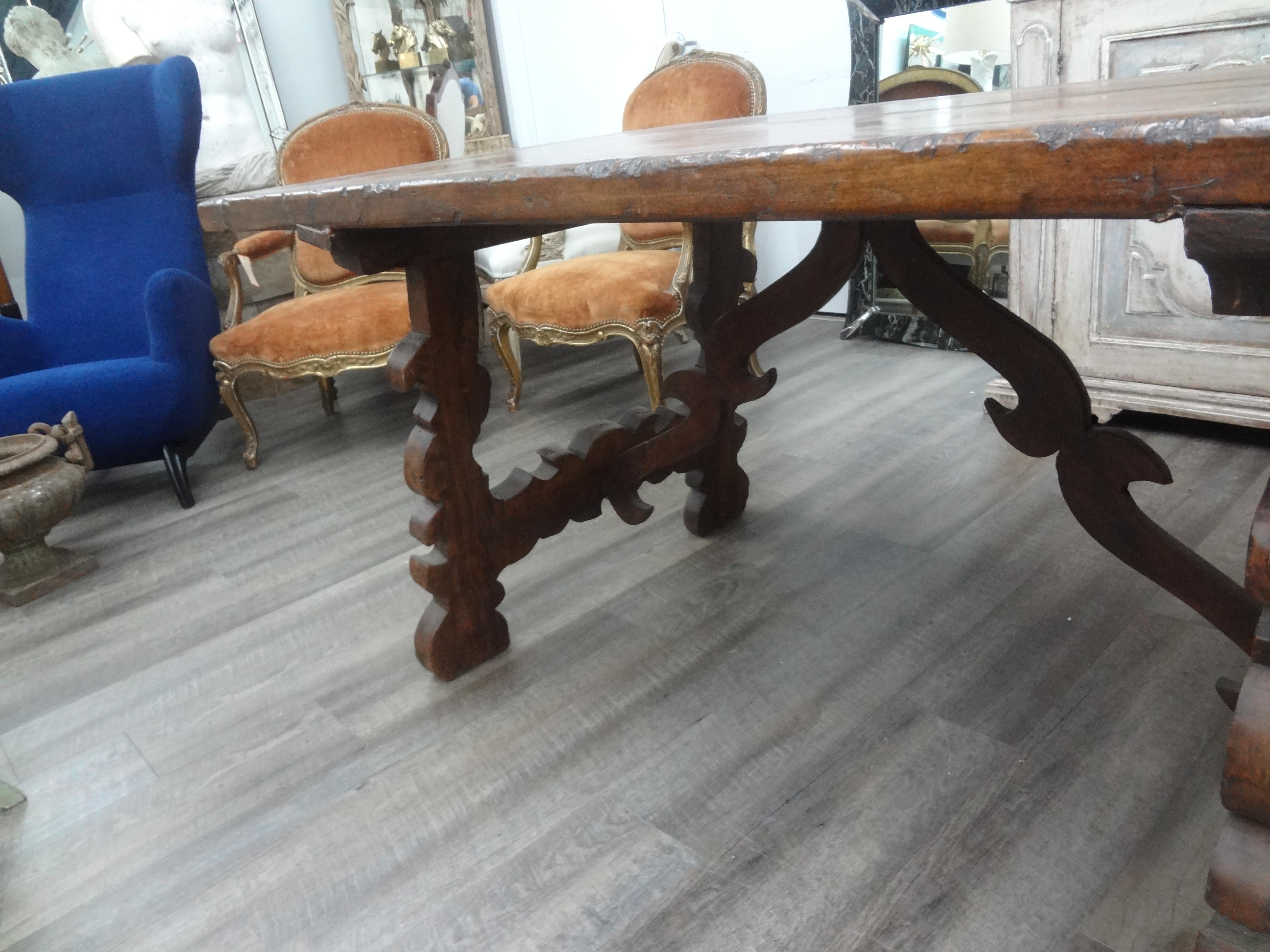 Late 18th Century Late 18th-Early 19th Century Italian Walnut Dining Table For Sale