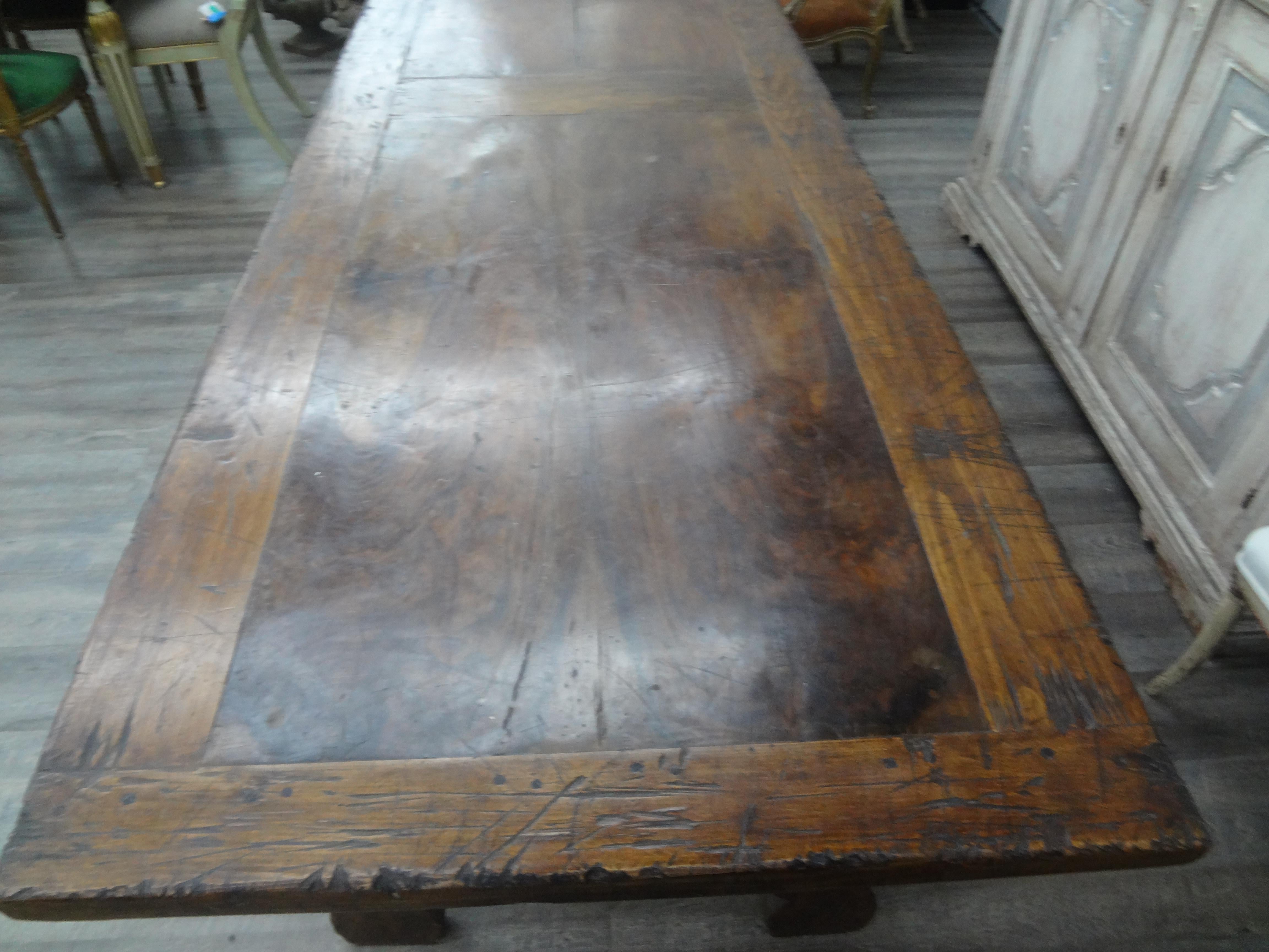 Late 18th-Early 19th Century Italian Walnut Dining Table For Sale 3