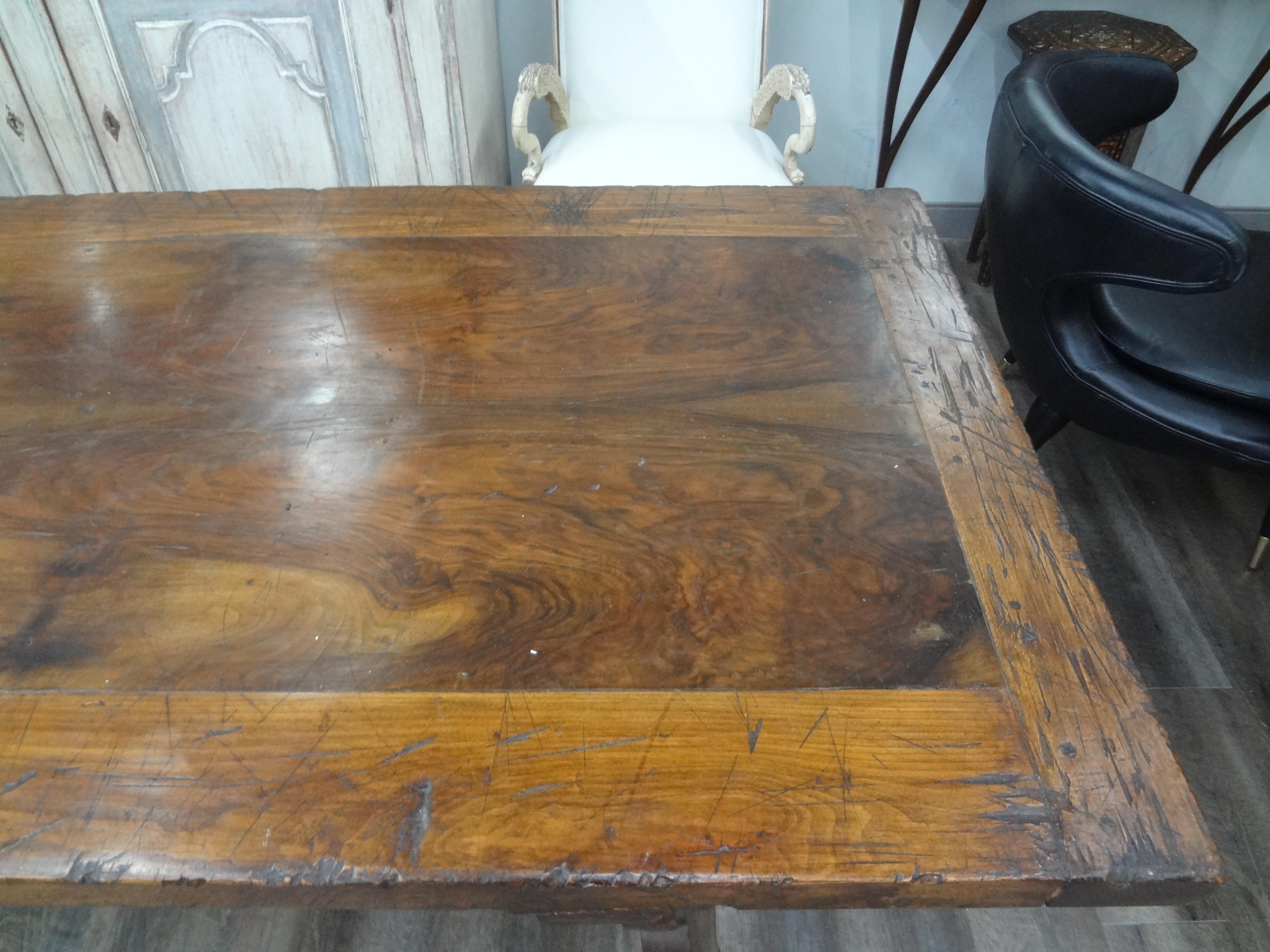 Late 18th-Early 19th Century Italian Walnut Dining Table For Sale 4