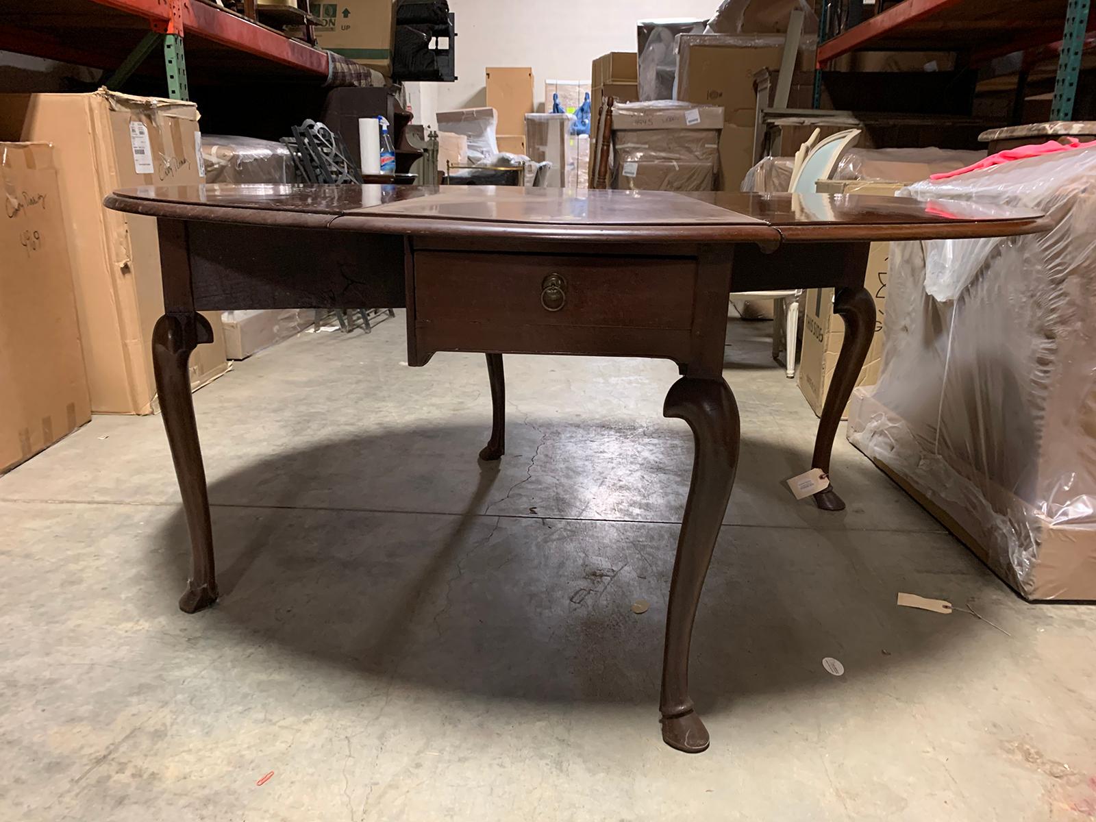 Late 18th-Early 19th Century Mahogany Drop Leaf Table For Sale 15