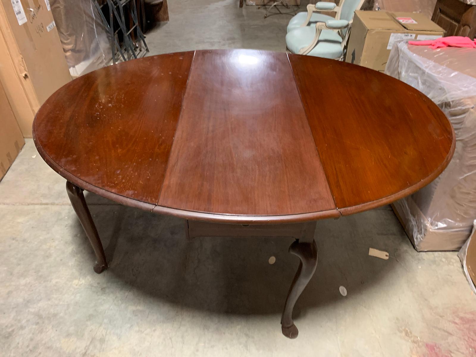 Late 18th-Early 19th Century Mahogany Drop Leaf Table For Sale 5