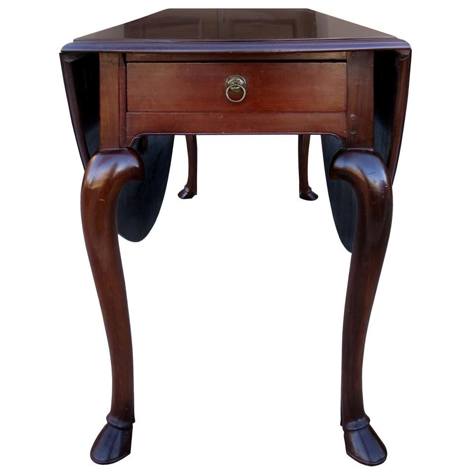 Late 18th-Early 19th Century Mahogany Drop Leaf Table For Sale