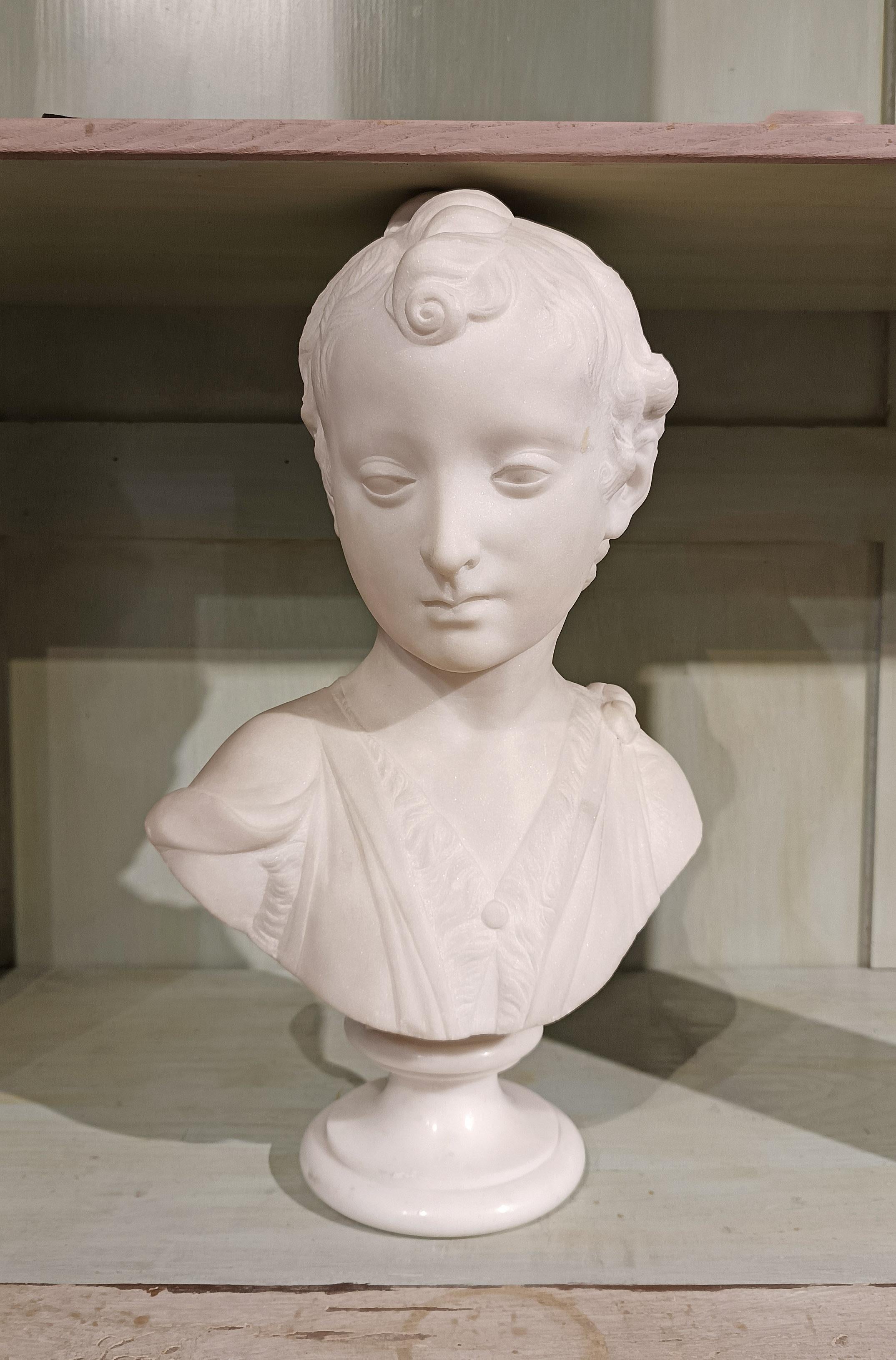 Busto de mármol de un joven cartero de finales del siglo xviii-principios del xix en venta 4