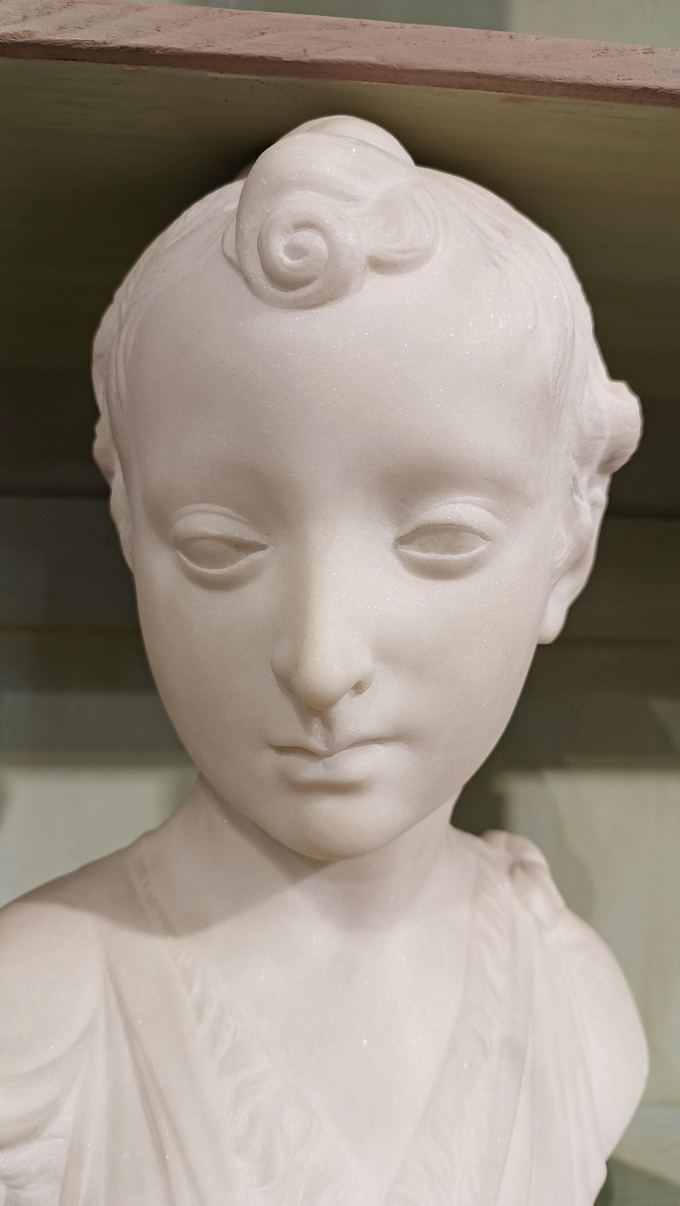 Busto de mármol de un joven cartero de finales del siglo xviii-principios del xix en Bueno estado para la venta en Firenze, FI